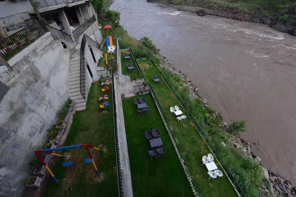 Garden view in Hotel La Orilla Muzaffarabad