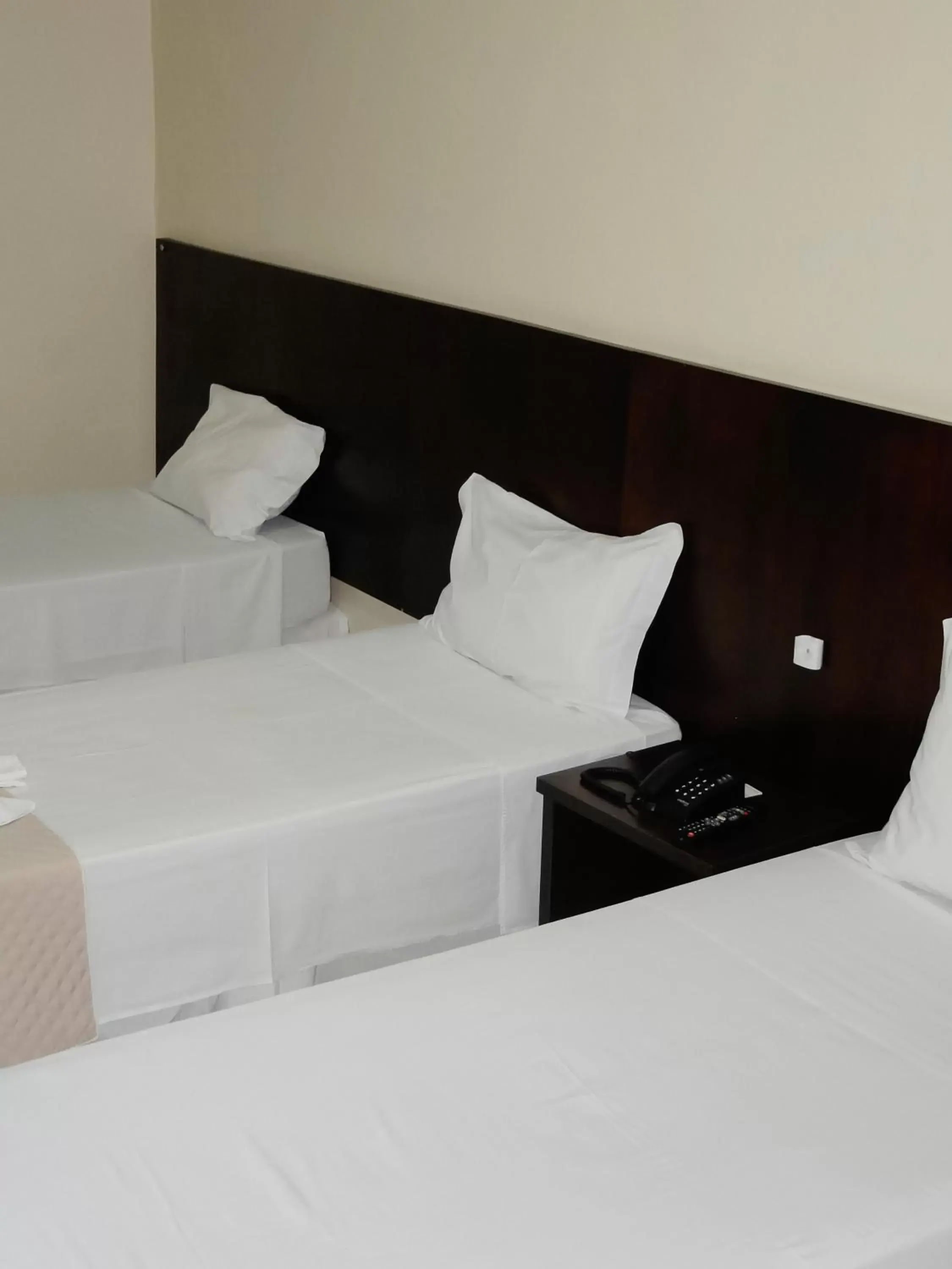 Standard Triple Room in Hotel Albinos Standard Triple Room in Hotel Albinos