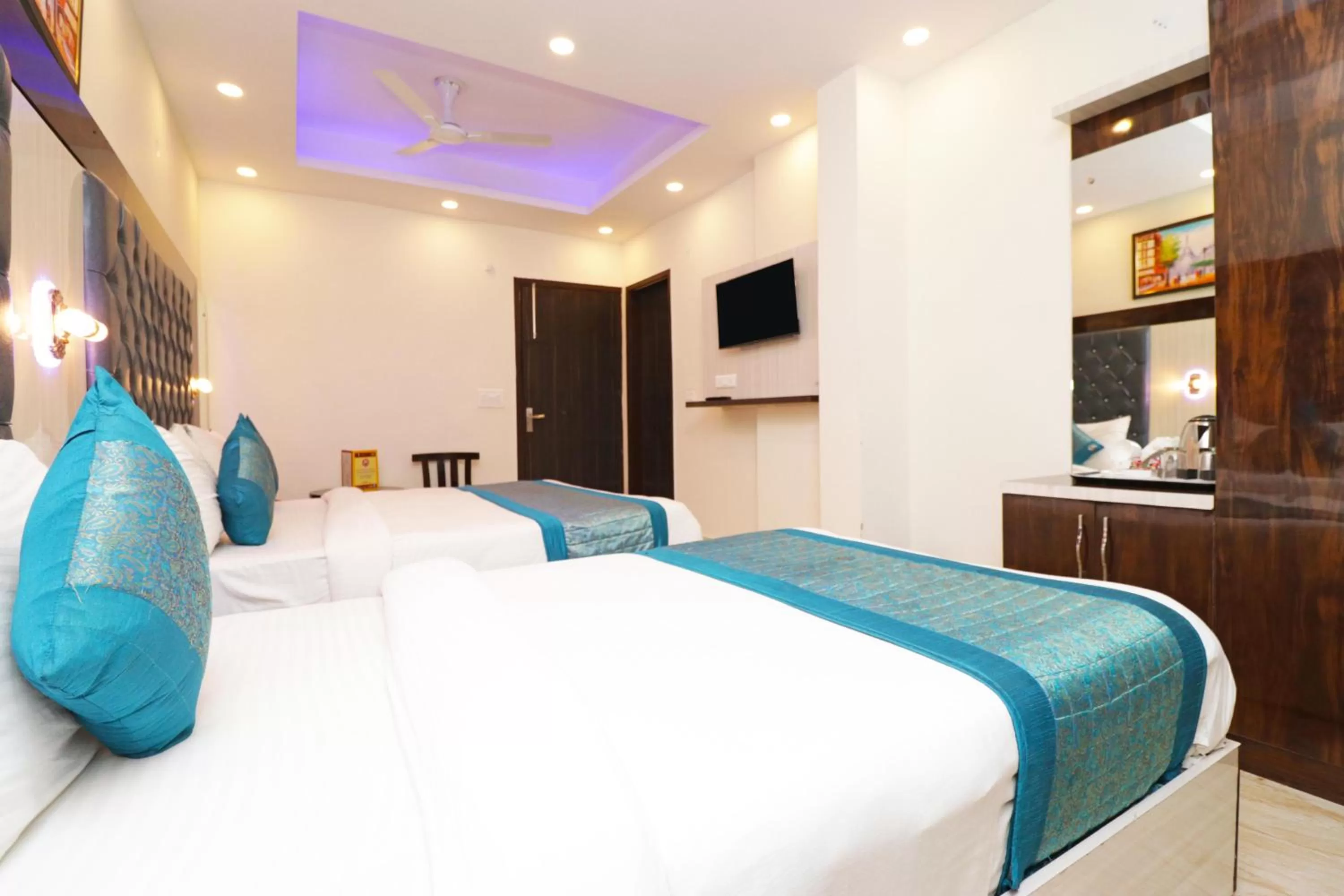 Photo of the whole room, Bed in Airport Hotel Shivaka Inn