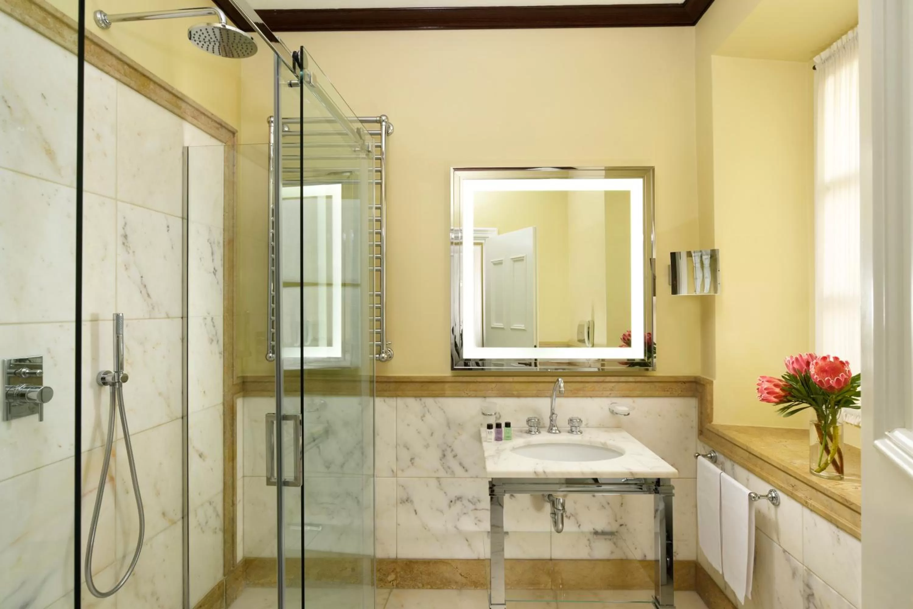 Bathroom in Hotel L'Orologio Firenze - WTB Hotels