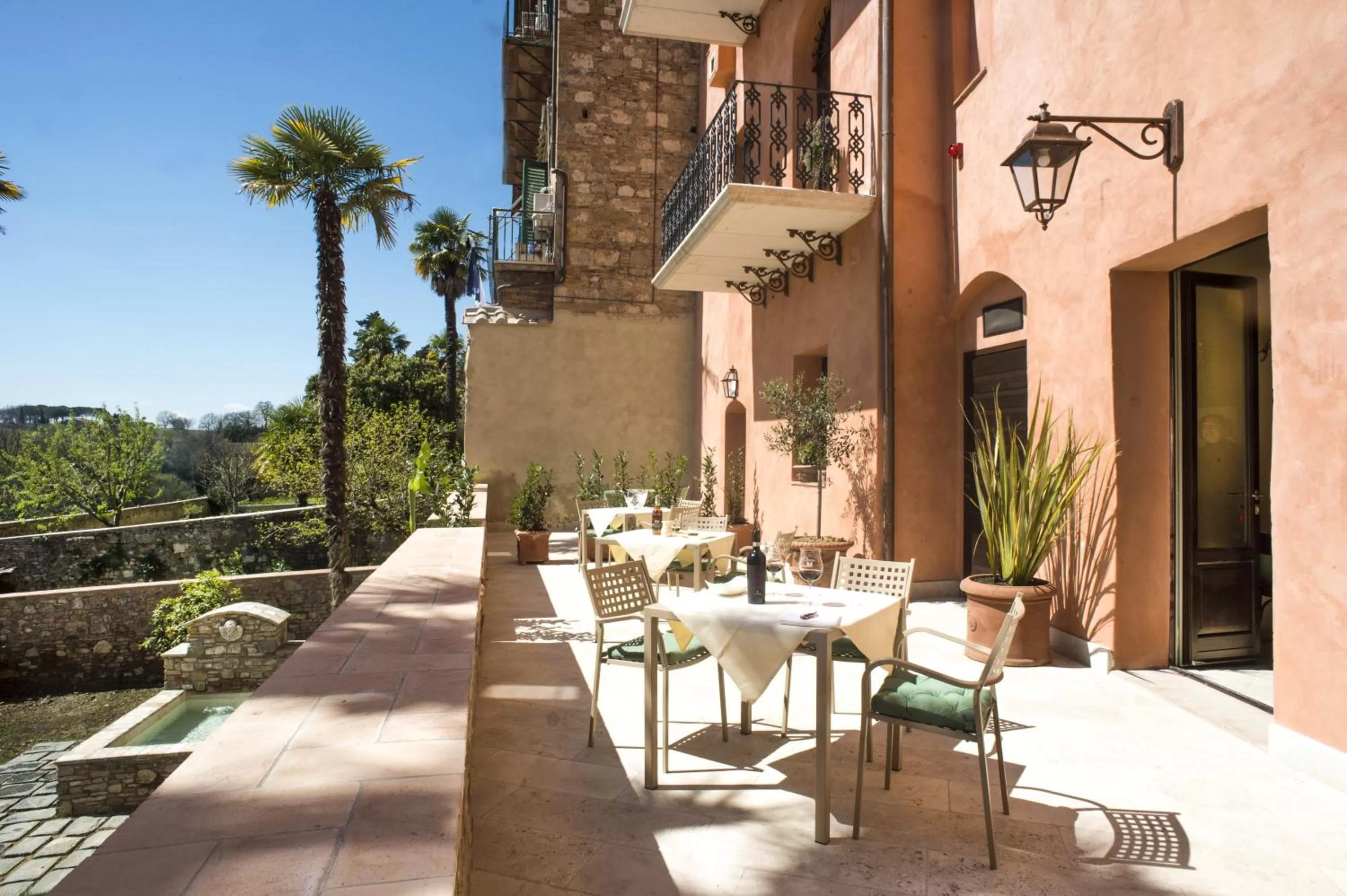 Day in Palazzo Pacini