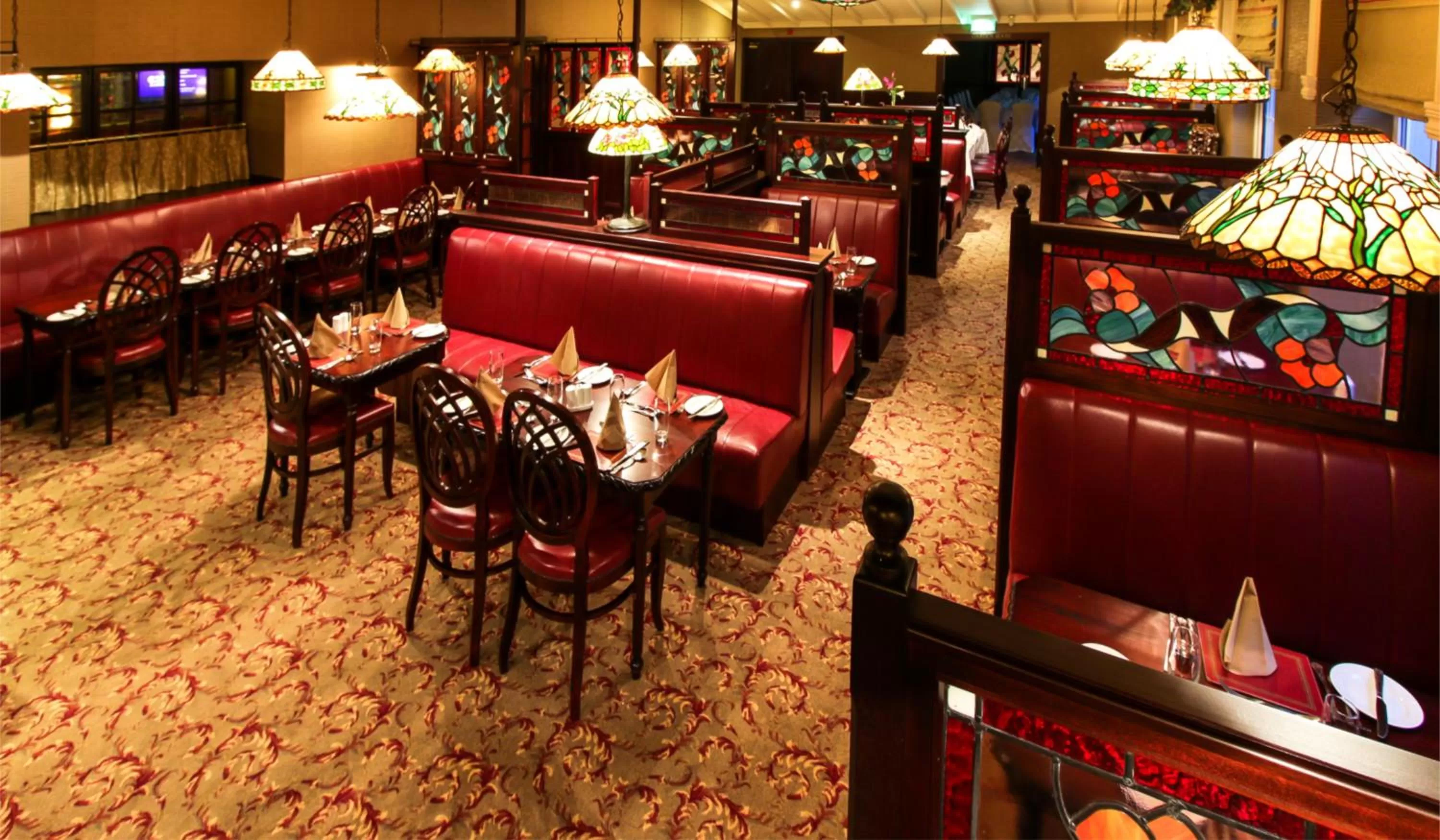 Restaurant/places to eat in Seven Oaks Hotel