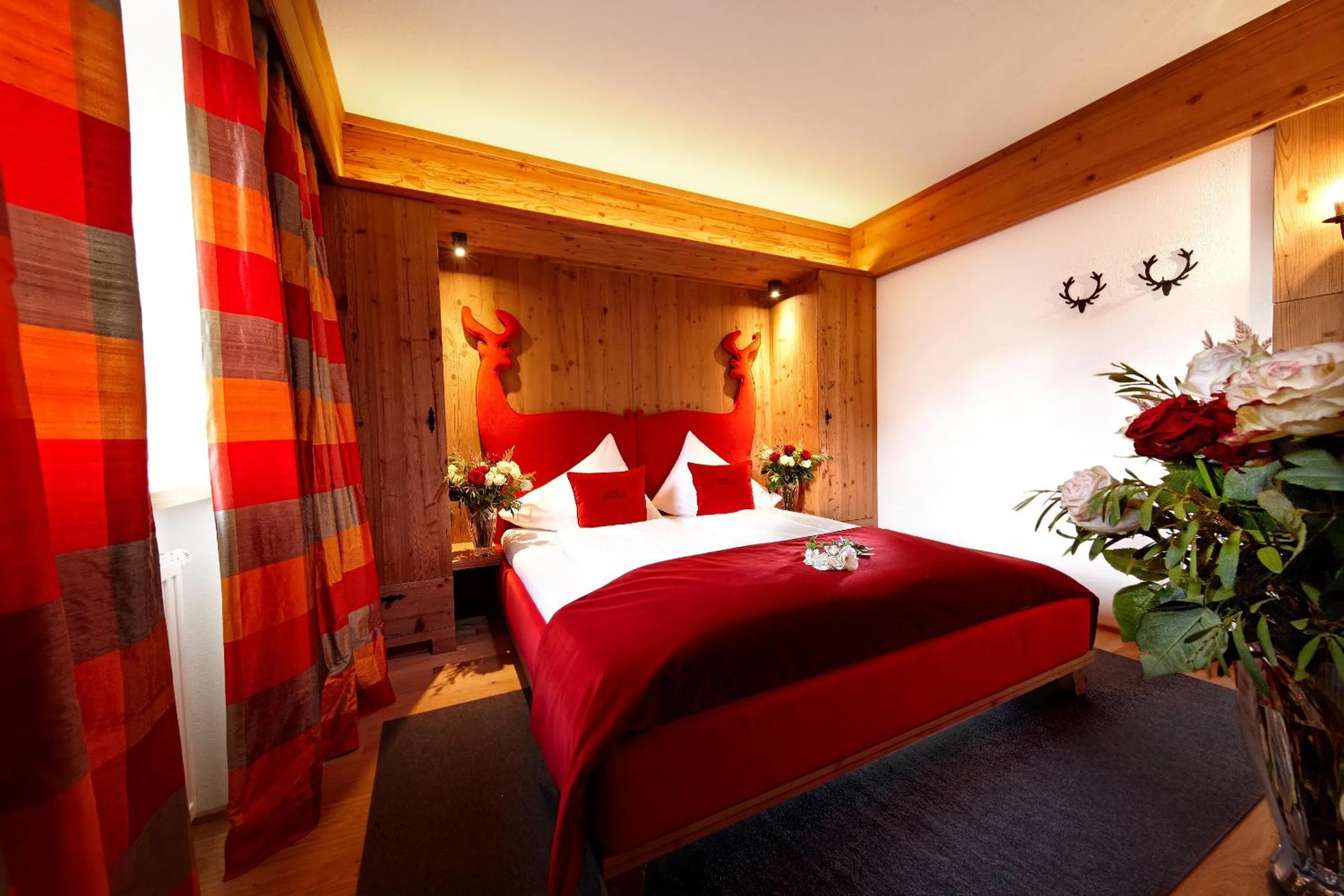 Photo of the whole room, Bed in Geniesserhotel Minglers Sportalm 4 Sterne Superior