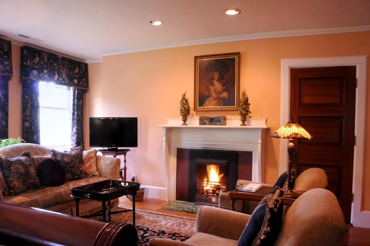 Seating Area in Black Walnut B&B Inn