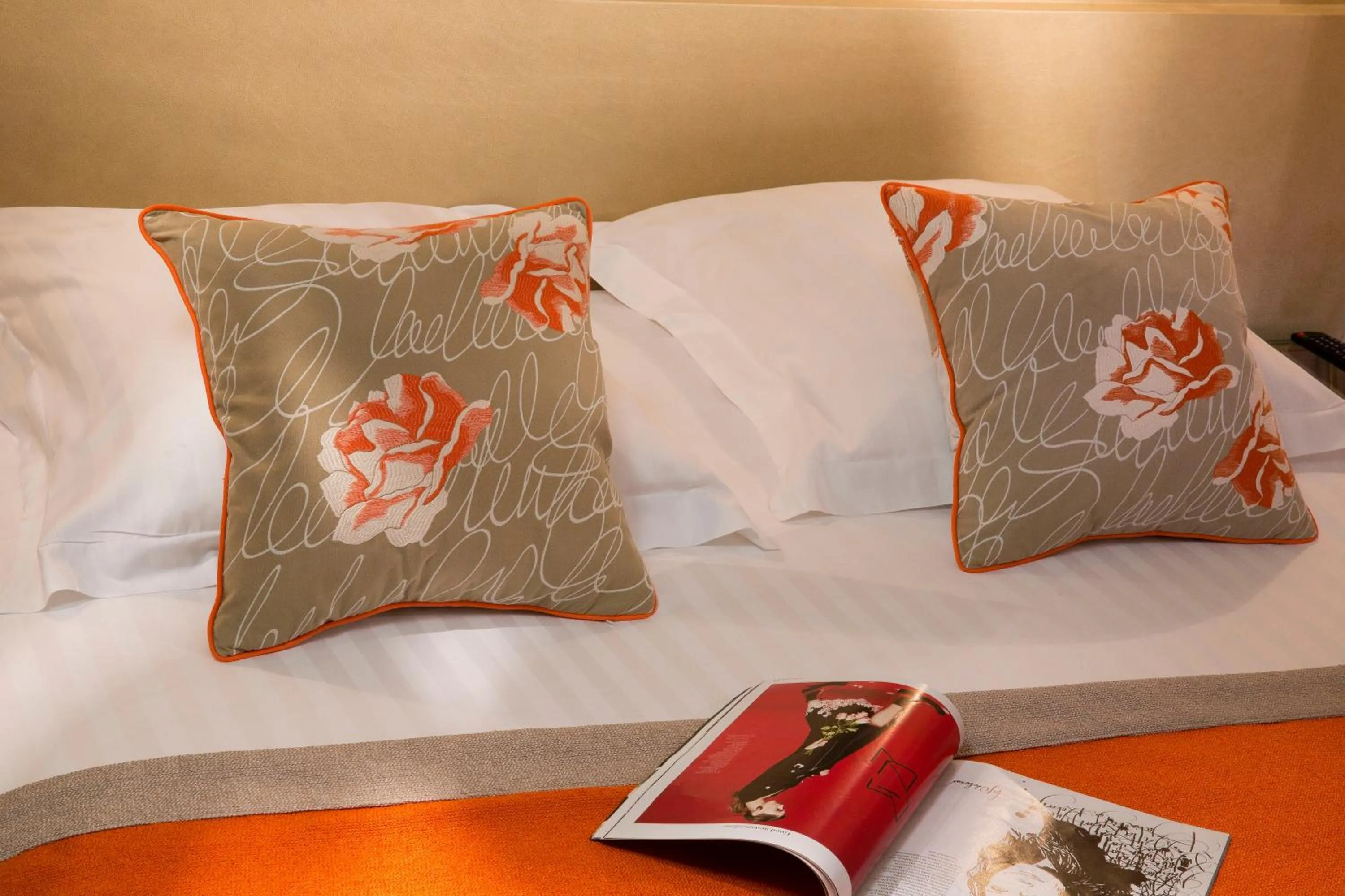 Decorative detail, Bed in Hotel Best Western Anjou Lafayette