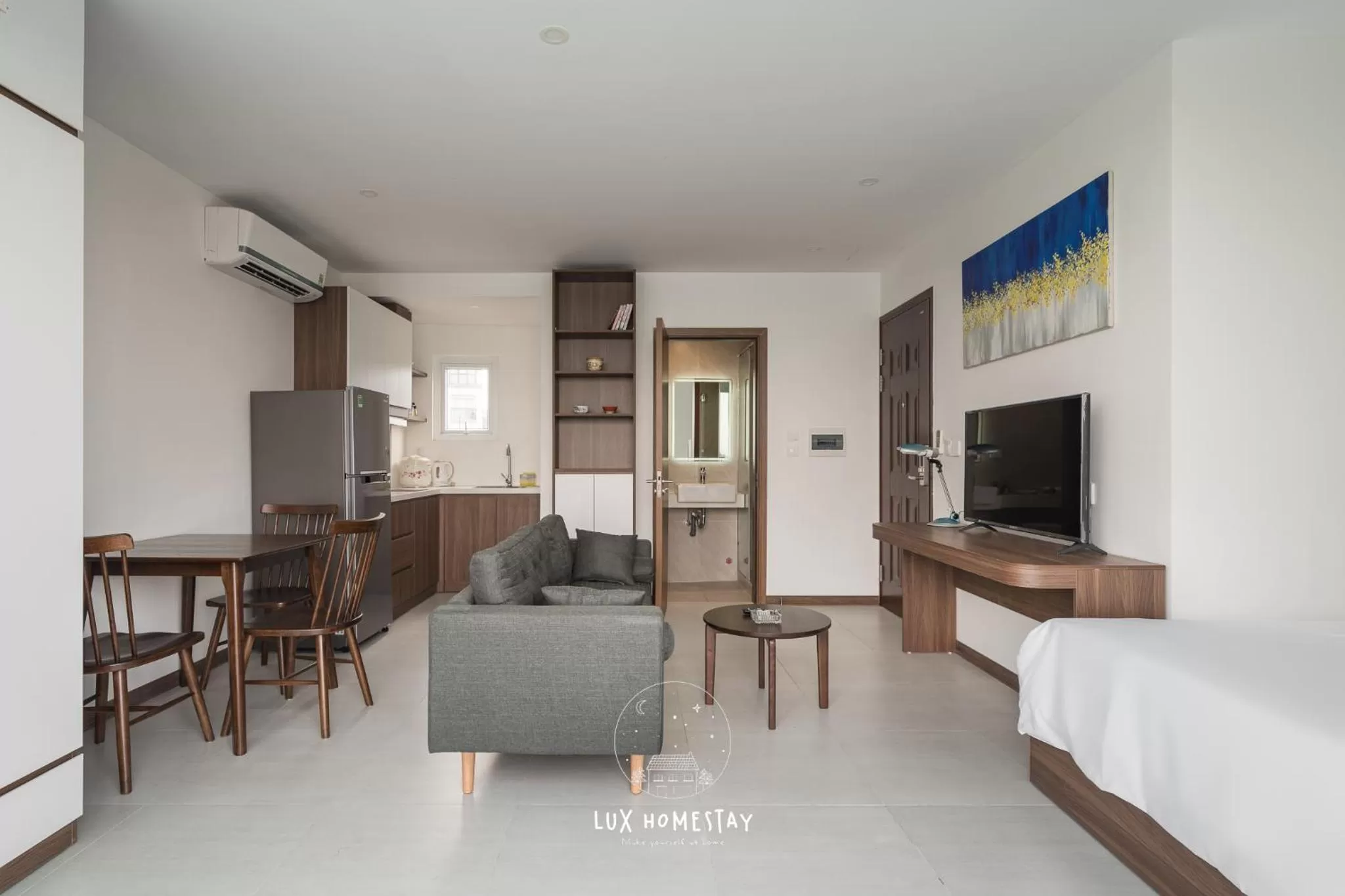 Living room in Lux Westlake Studio