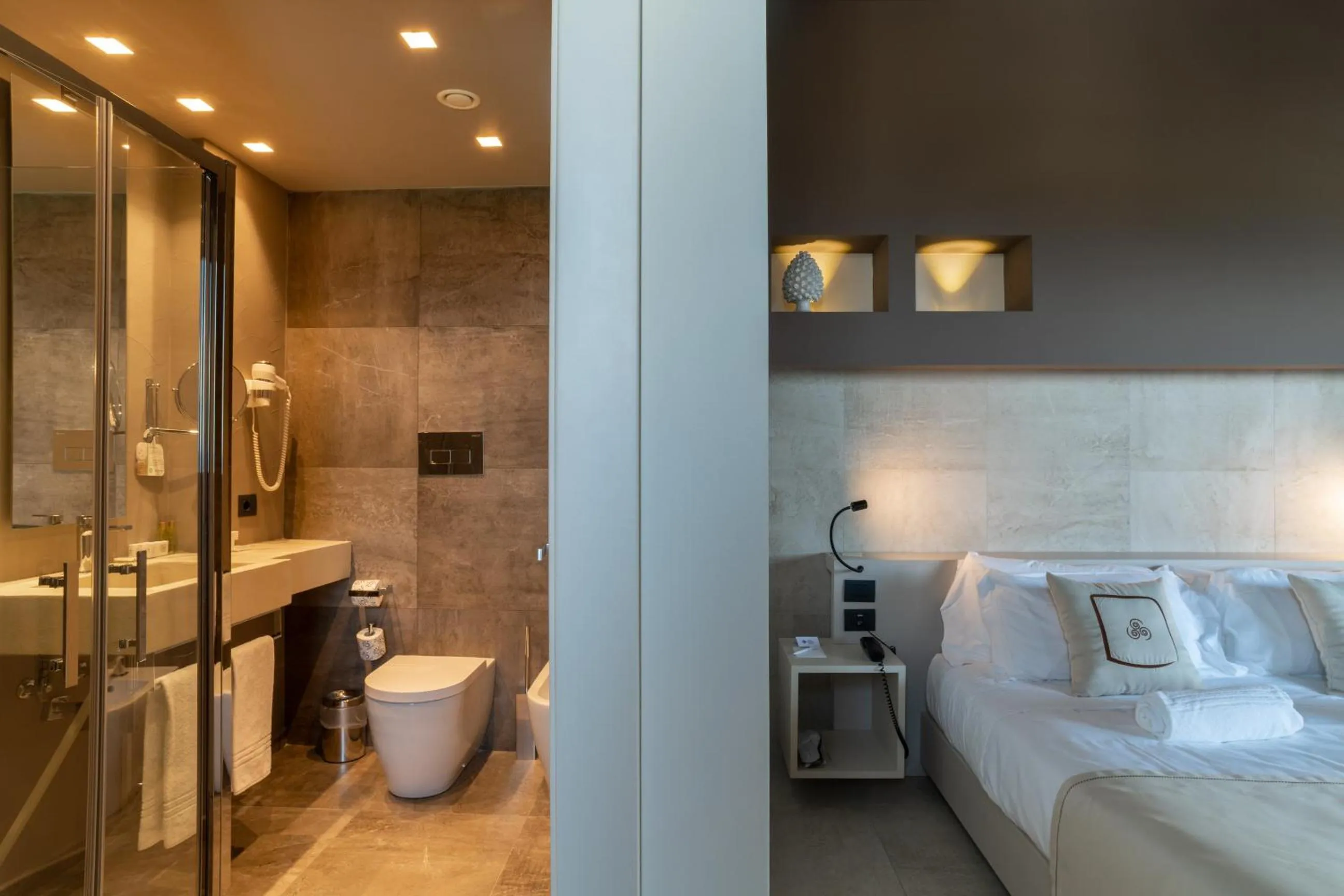 Bathroom, Bed in Best Western Plus Hotel Terre di Eolo