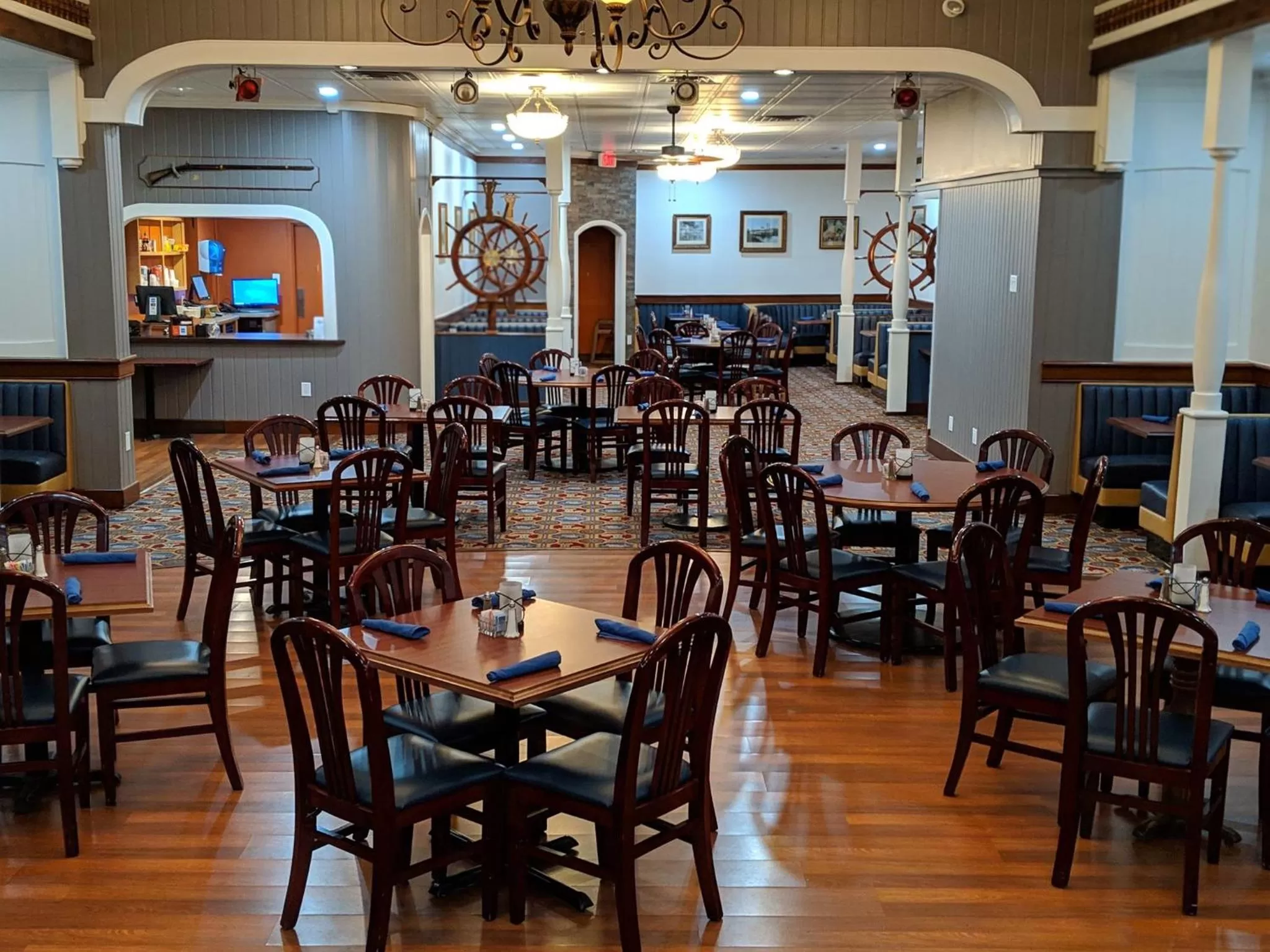 Restaurant/places to eat in Lafayette Hotel Marietta