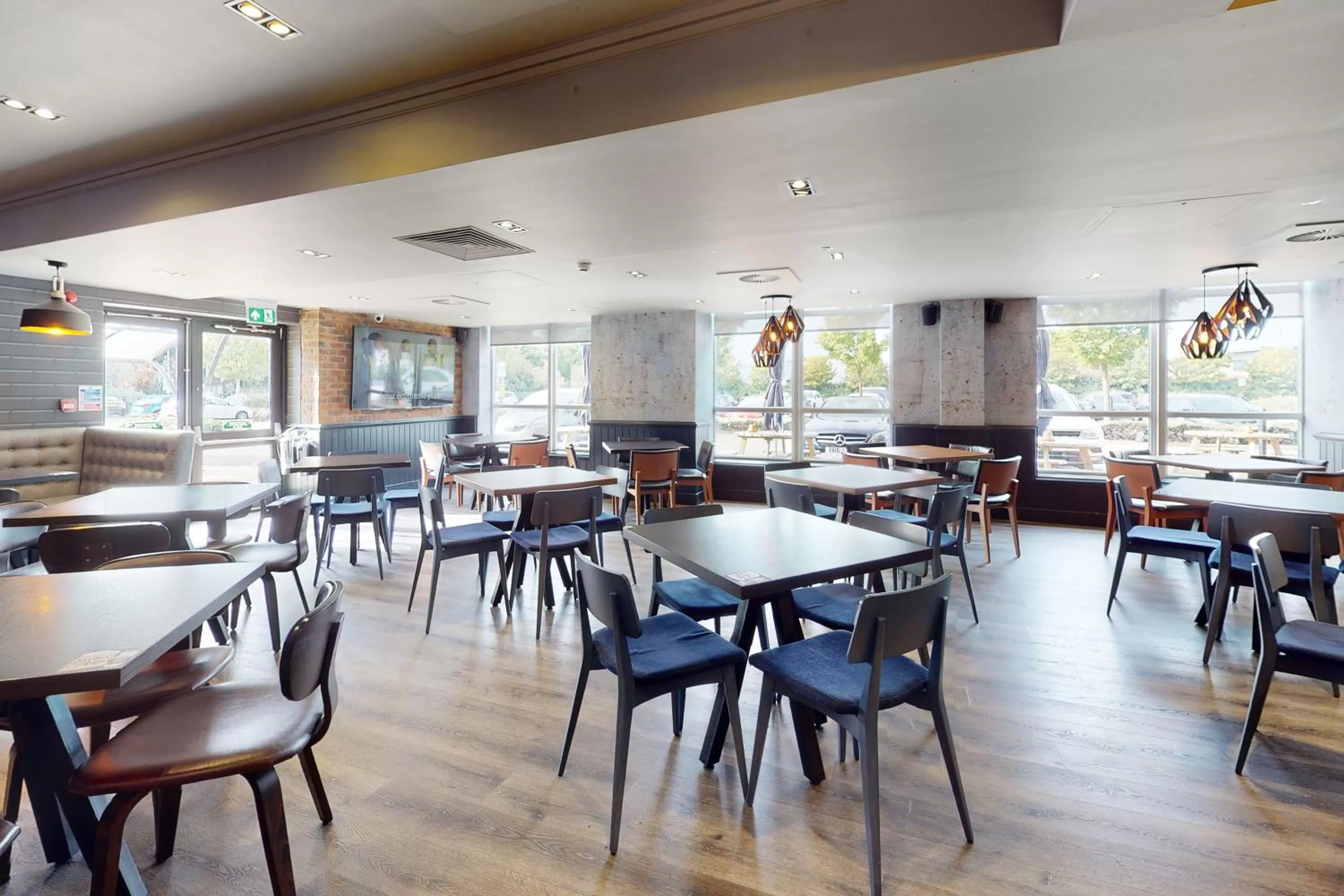Restaurant/places to eat in Village Hotel Hull