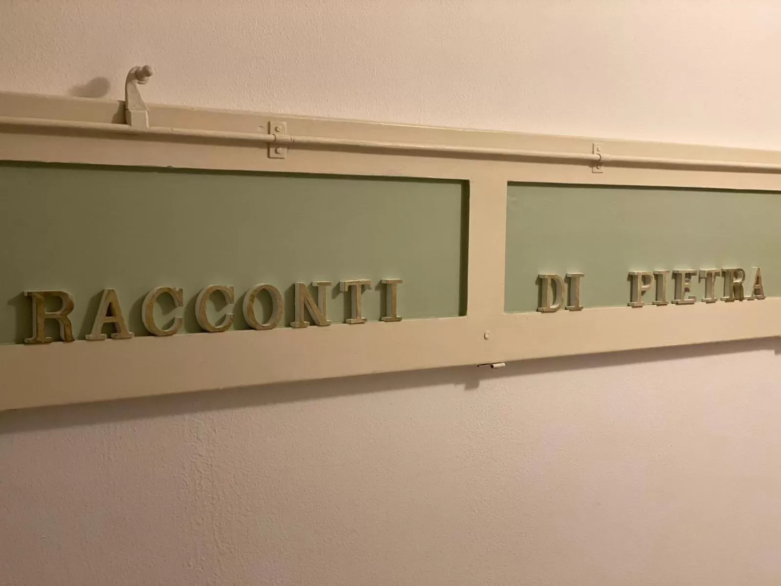 Text overlay in Racconti di pietra