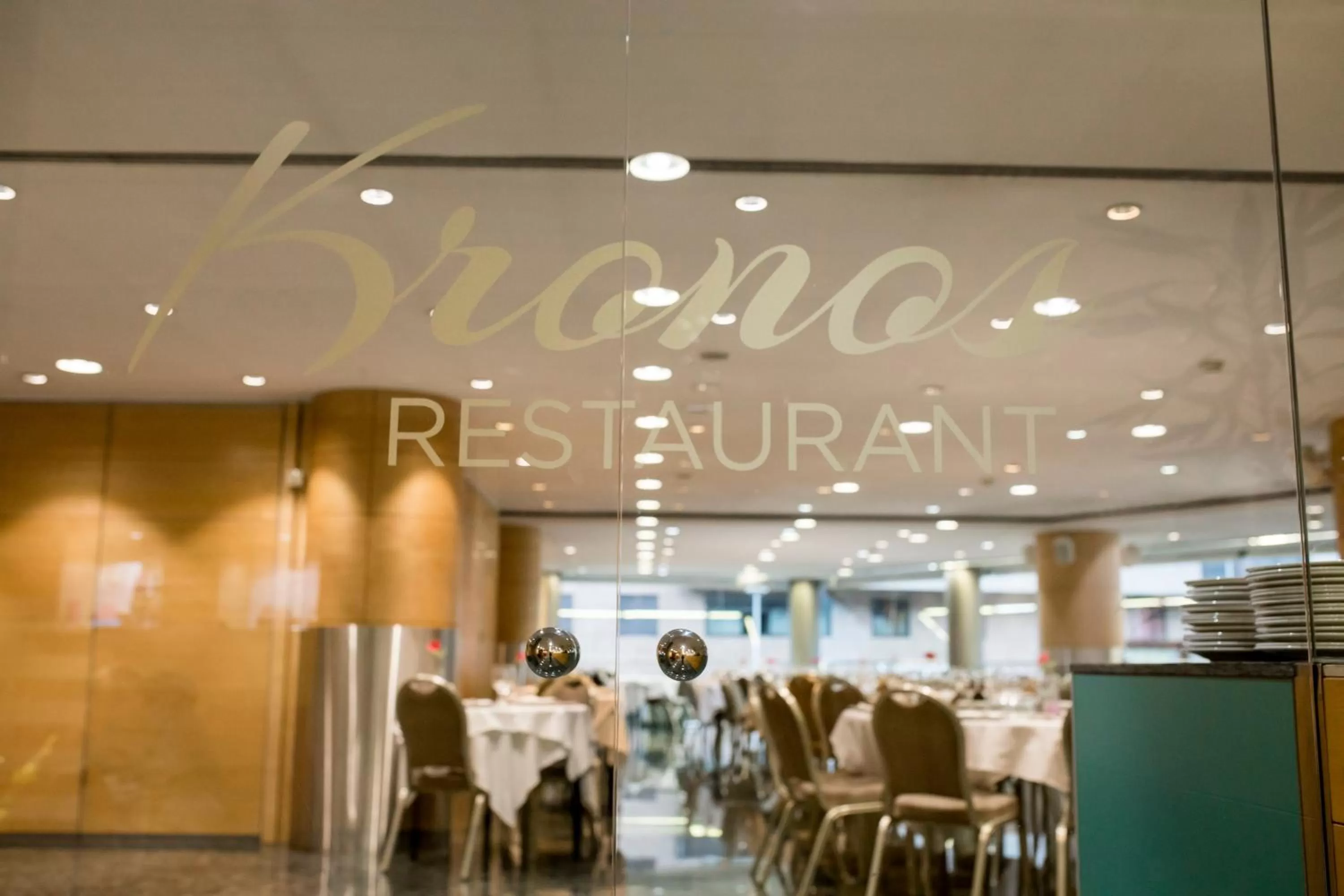 Restaurant/places to eat in Fènix Hotel