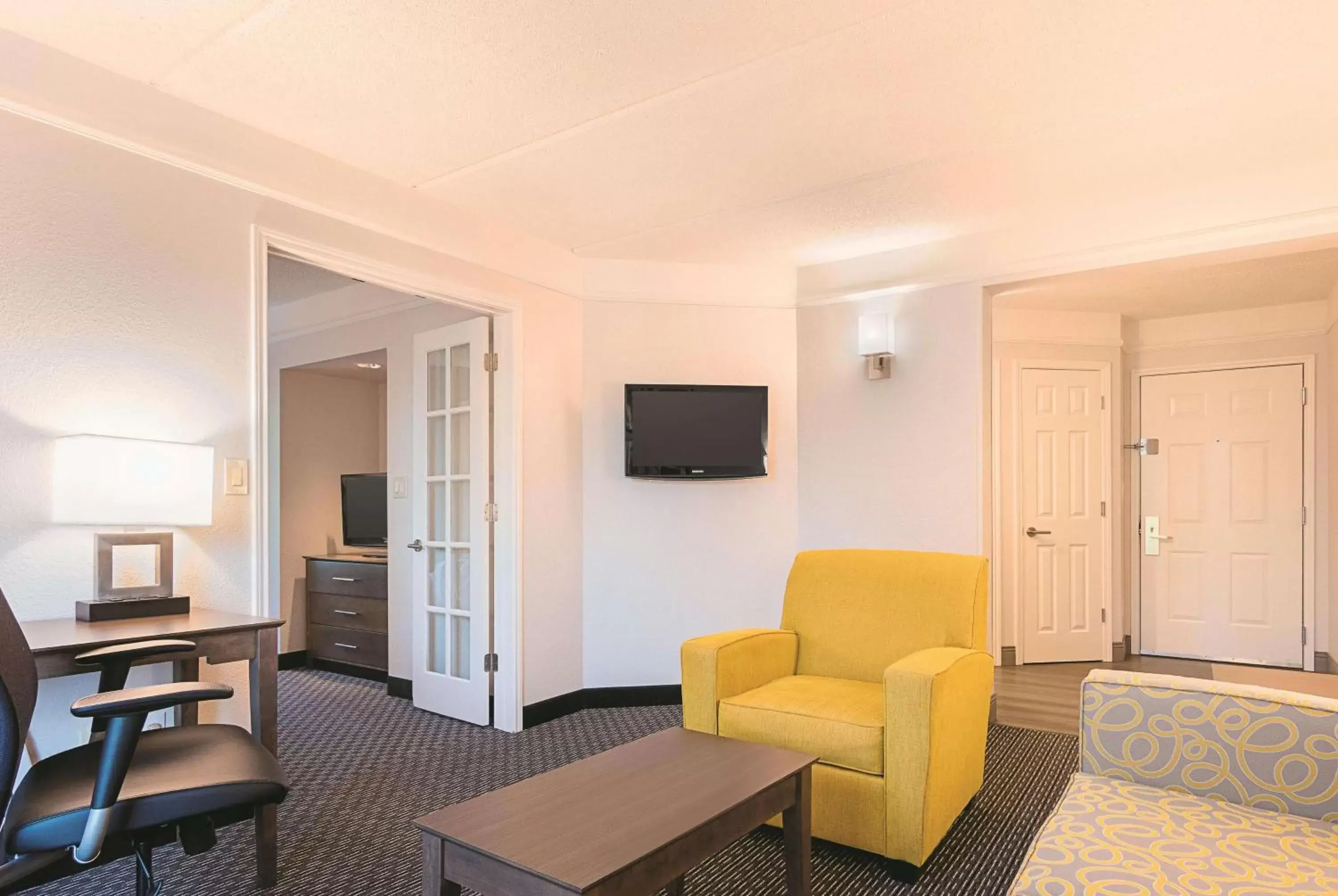 One-Bedroom King Suite - Non-Smoking in La Quinta by Wyndham Atlanta Conyers One-Bedroom King Suite - Non-Smoking in La Quinta by Wyndham Atlanta Conyers