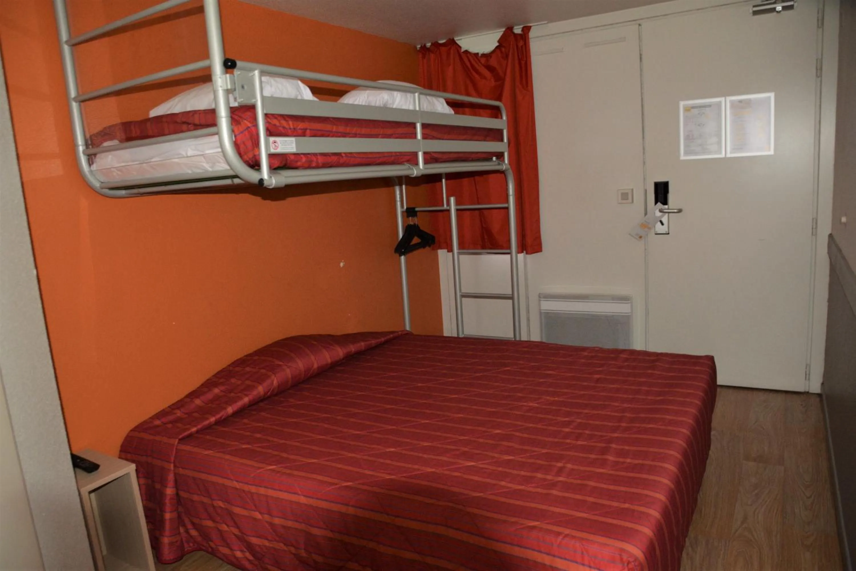 Bedroom, Bed in Premiere Classe Biarritz