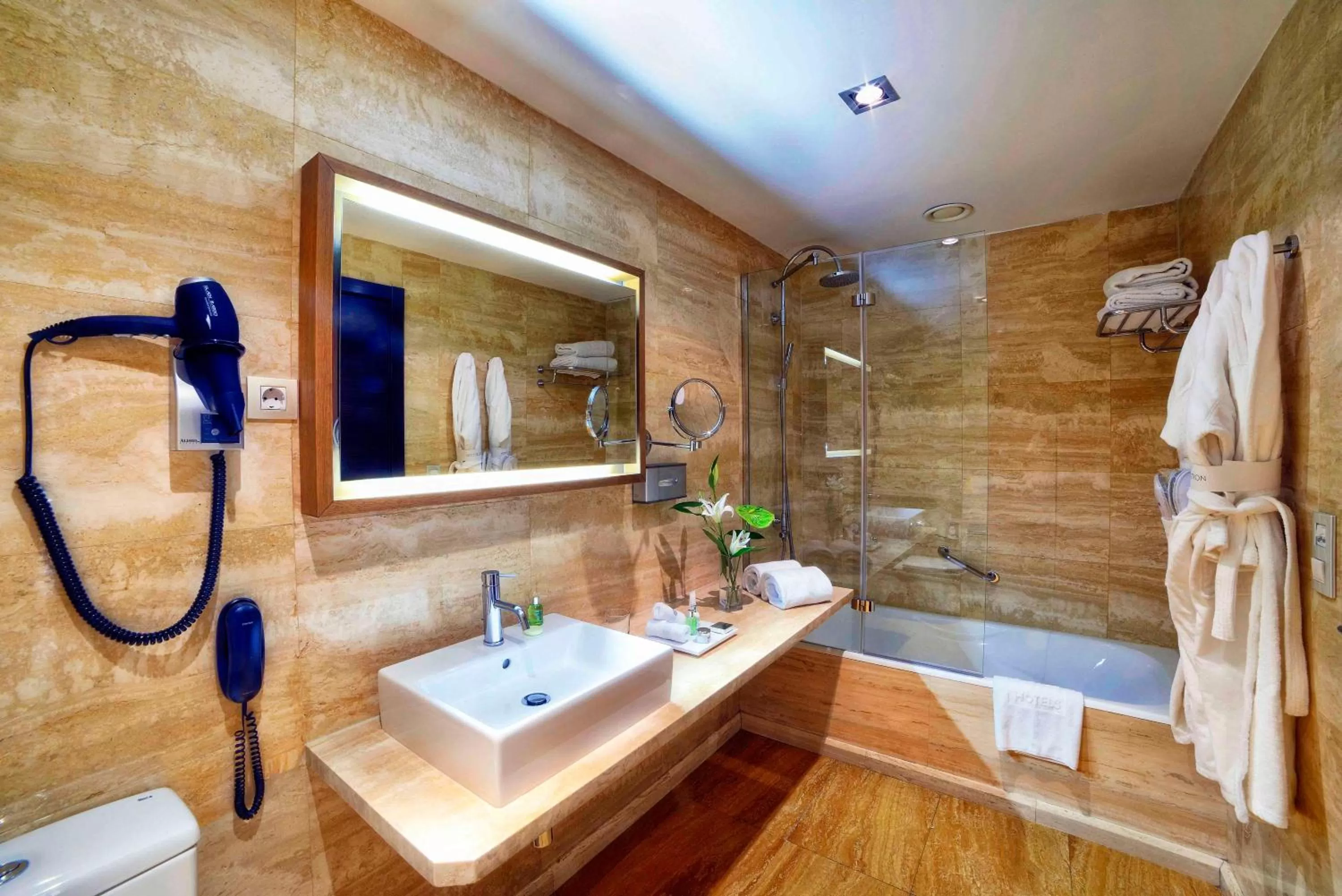 Bathroom in NH Collection Madrid Palacio de Tepa