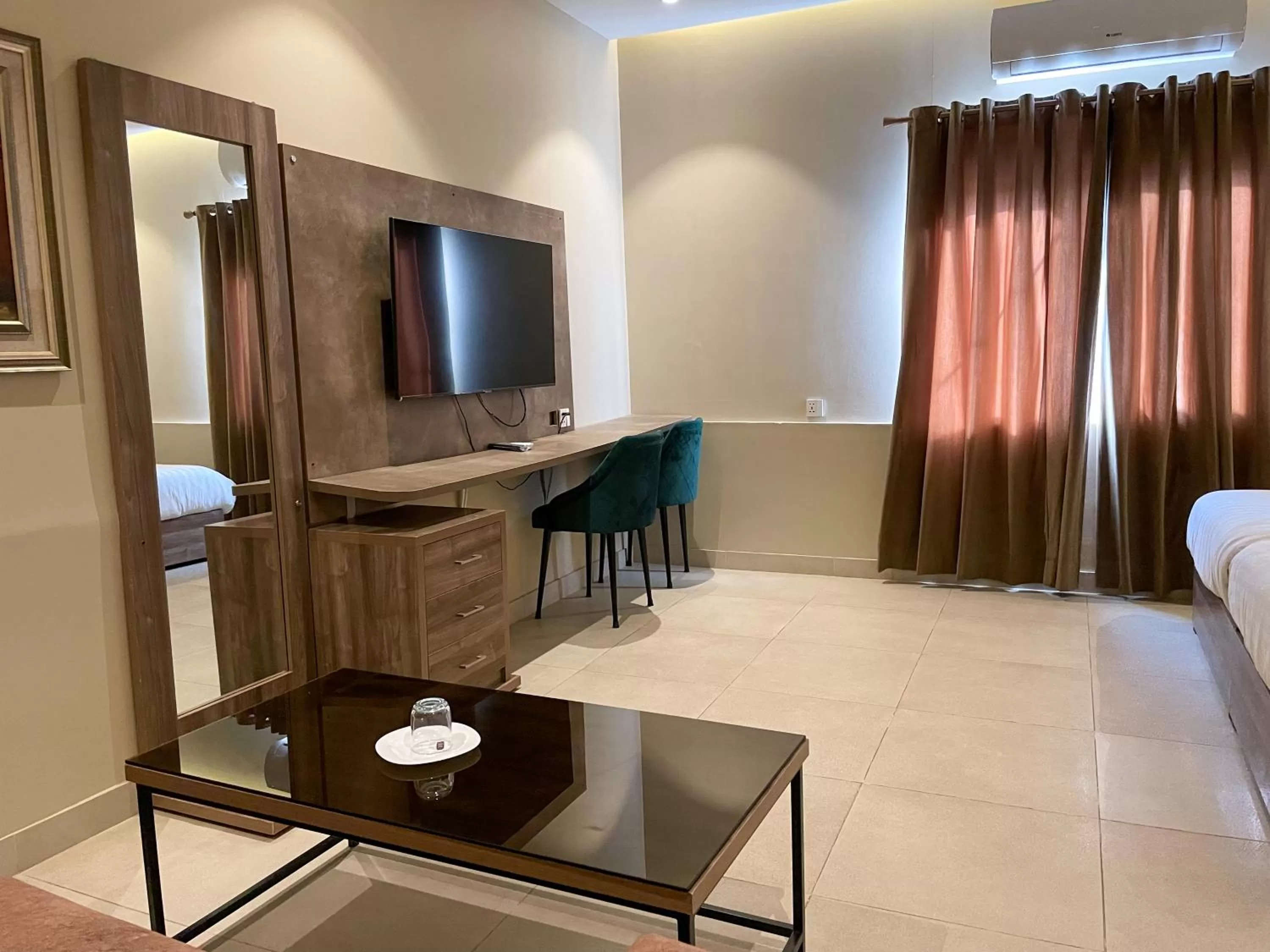 TV and multimedia in Hamsun Shahrah-e-Faisal