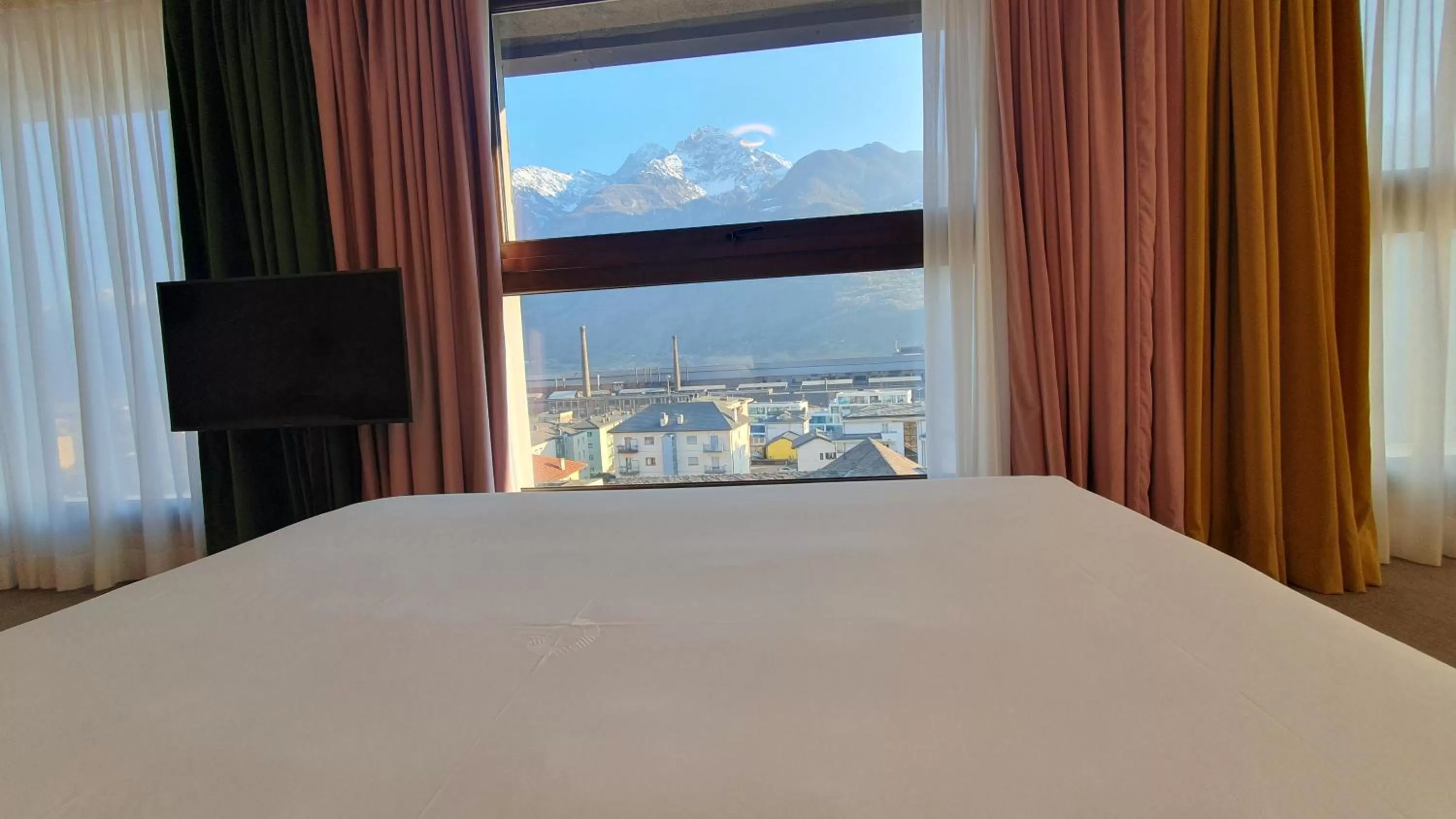 Mountain view, Bed in OMAMA Hotel