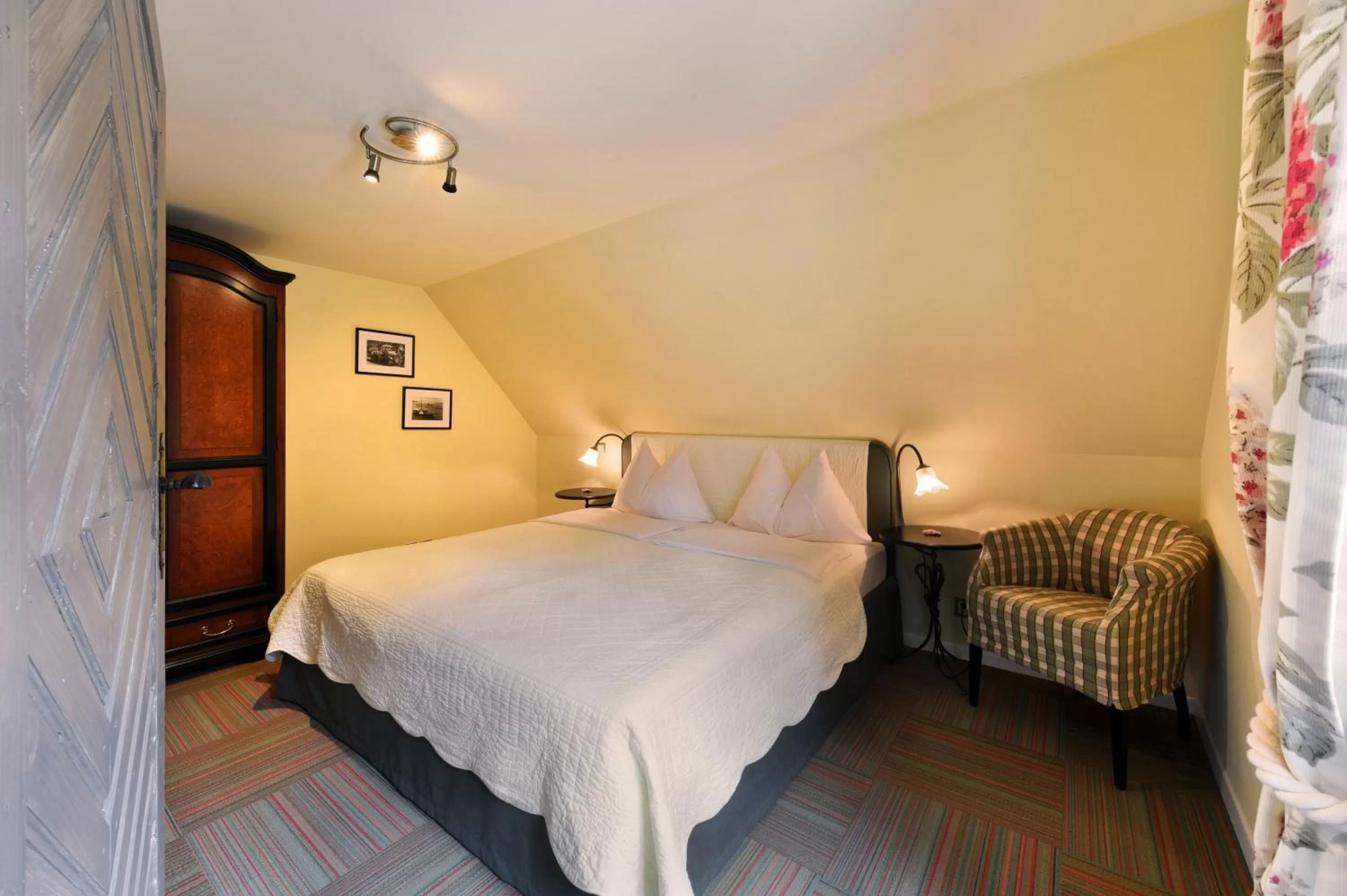 Photo of the whole room, Bed in Romantik Hotel Schwan