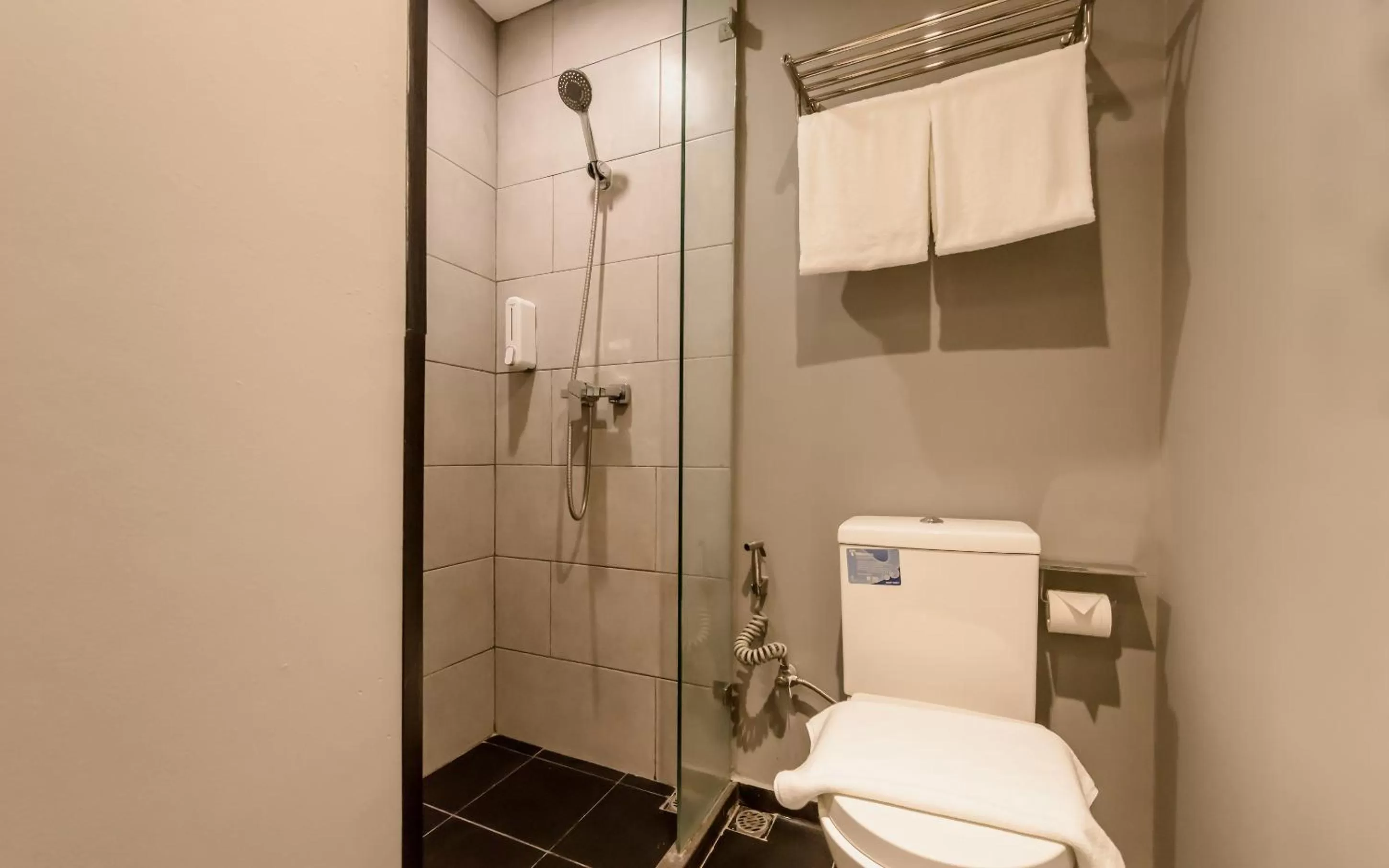 Bathroom in Yellow Bee Tanah Abang