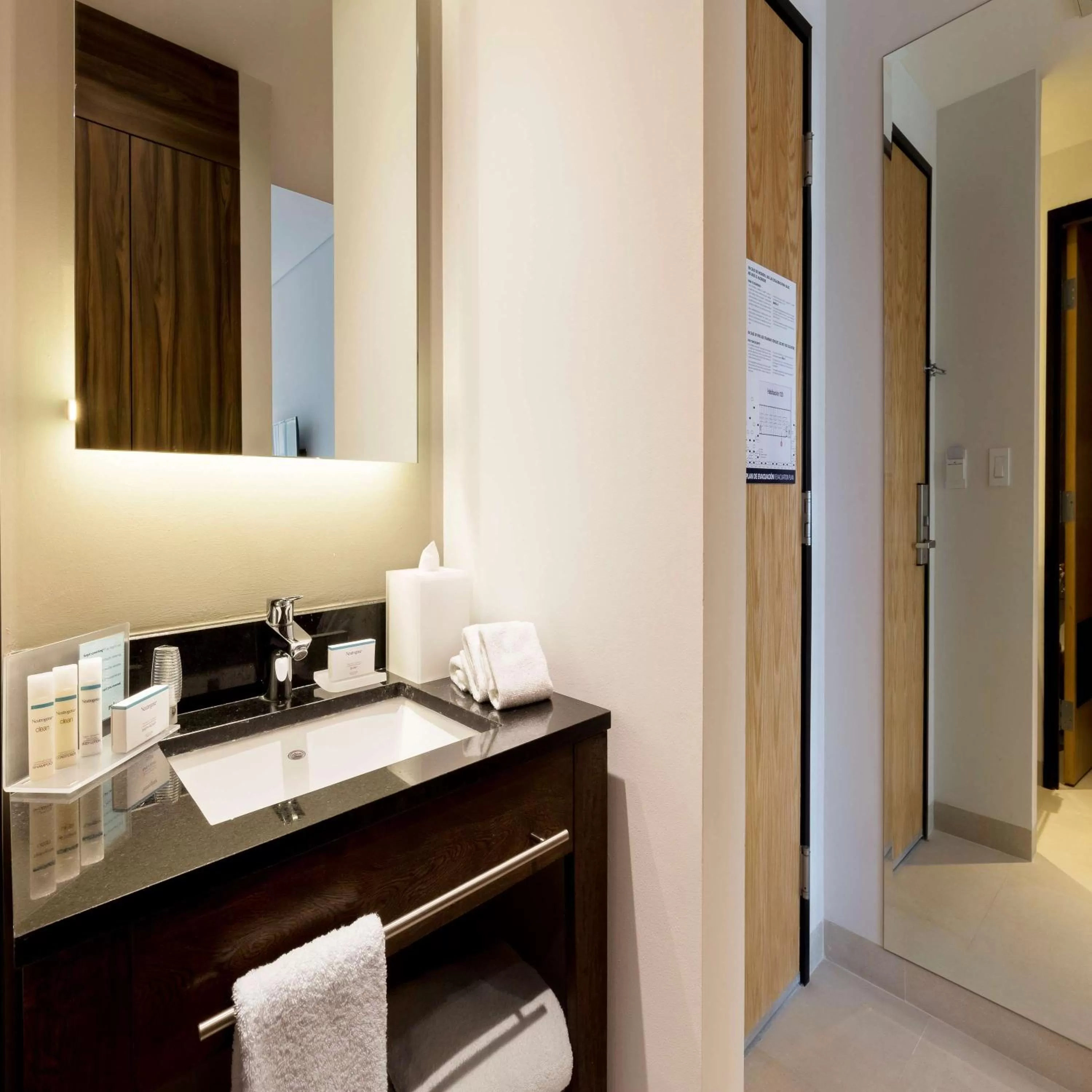 Bathroom in Hampton Inn By Hilton Cancun Cumbres