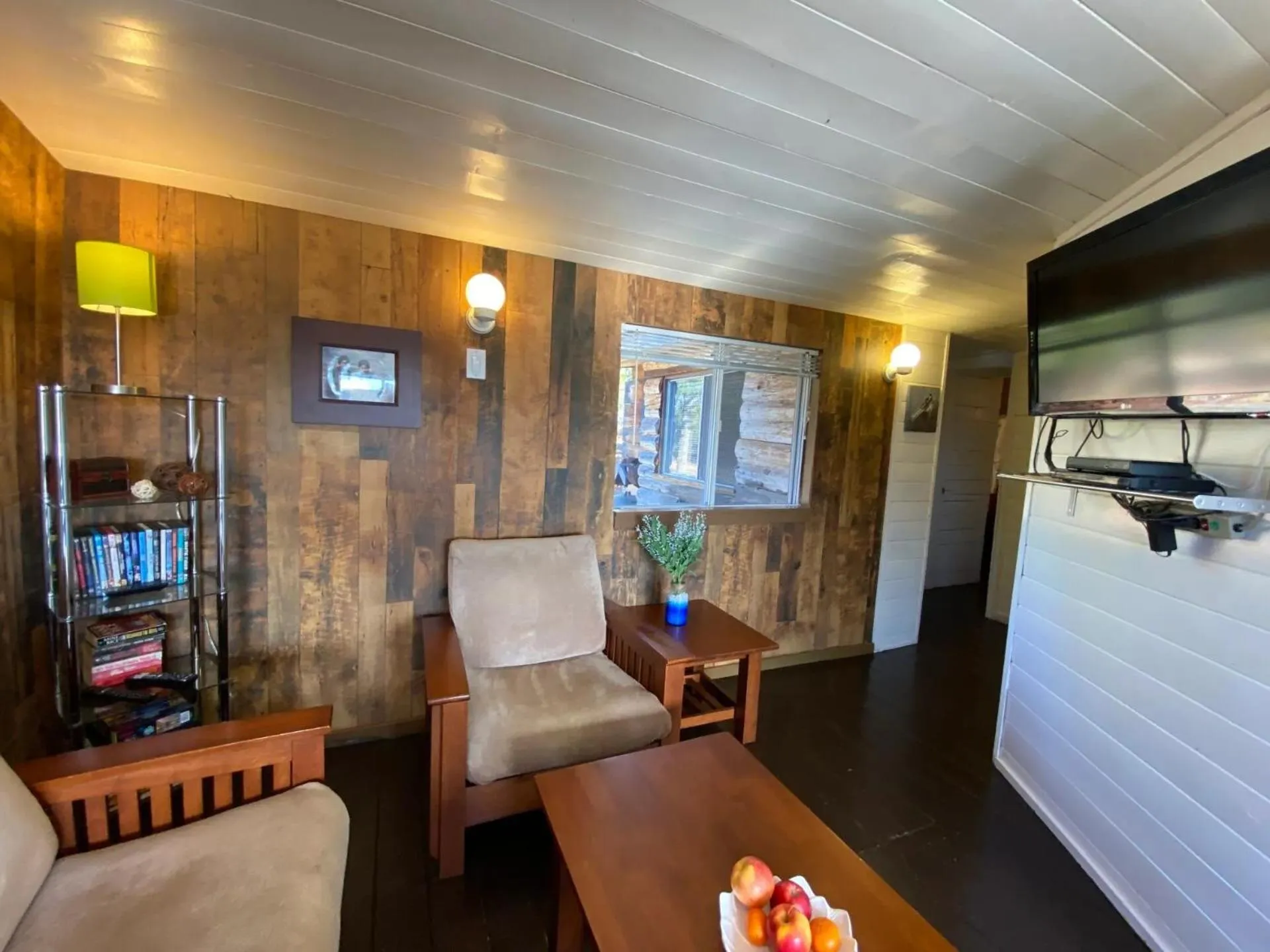 TV and multimedia in Woodhouse Cottages And Ranch