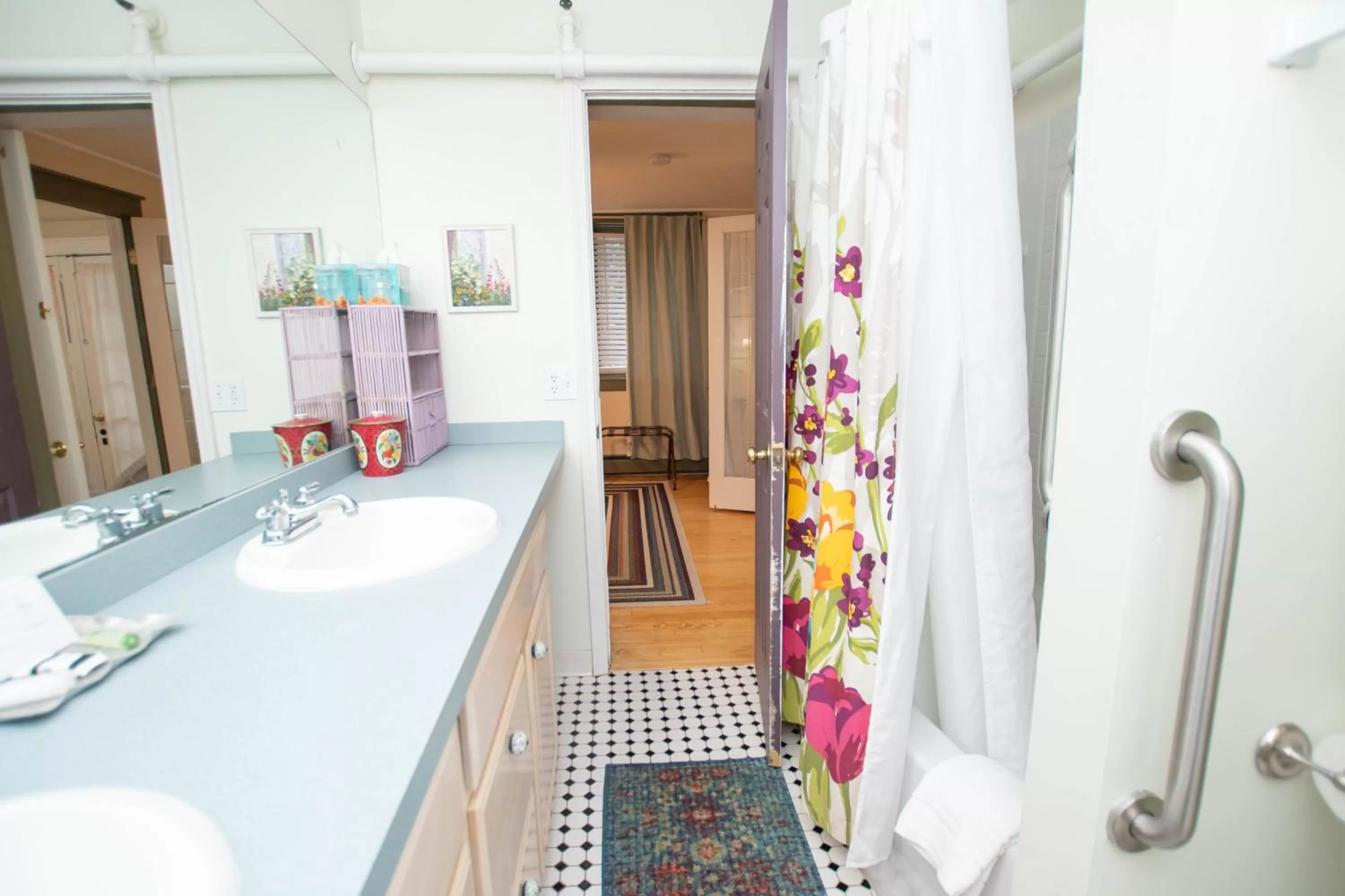 Bathroom in Terrace Inn and 1911 Restaurant