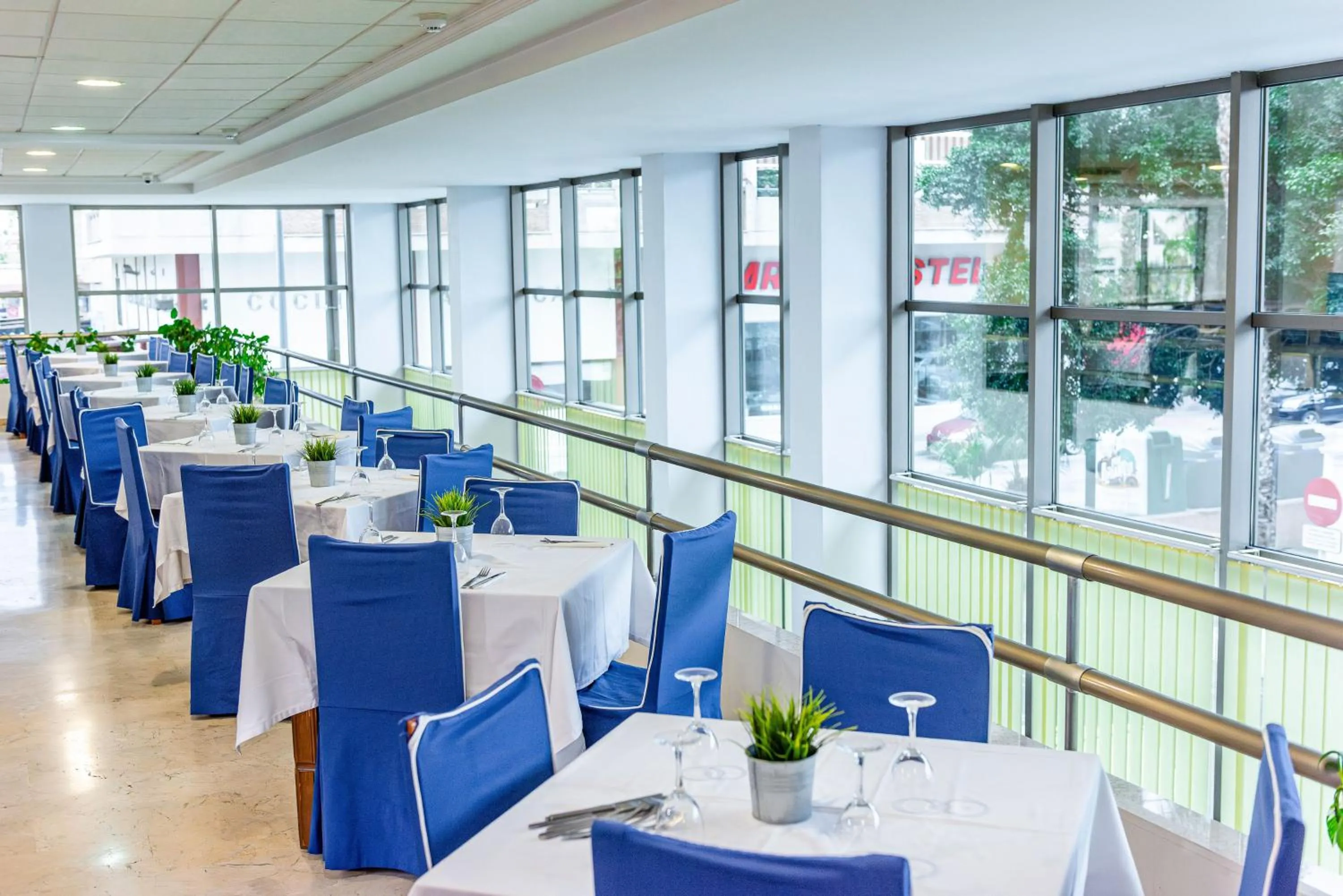 Restaurant/places to eat in Hotel Toboso Almuñécar