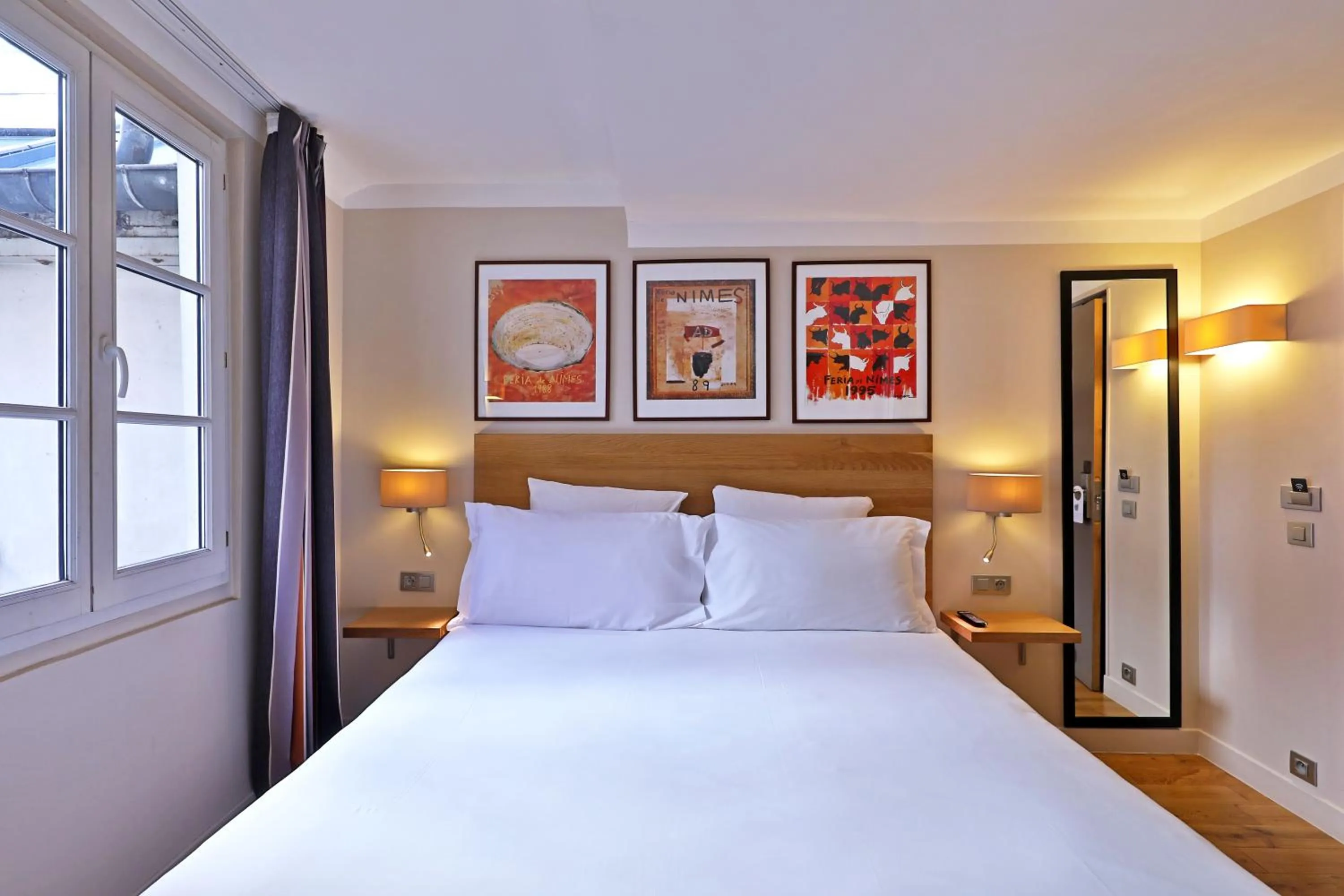 Bed in Hôtel Louvre Richelieu