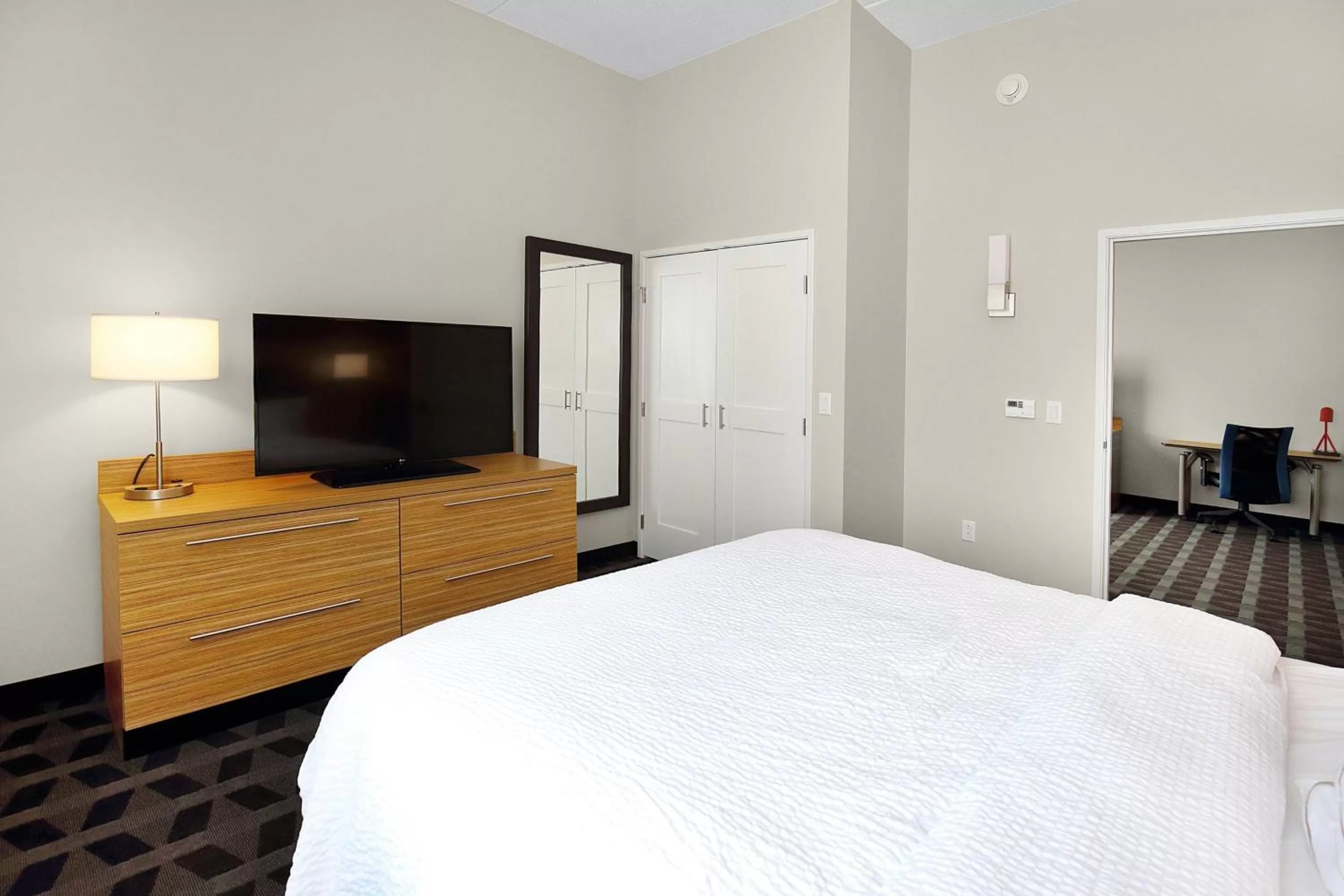One-Bedroom Queen Suite in TownePlace Suites by Marriott Grove City Mercer/Outlets