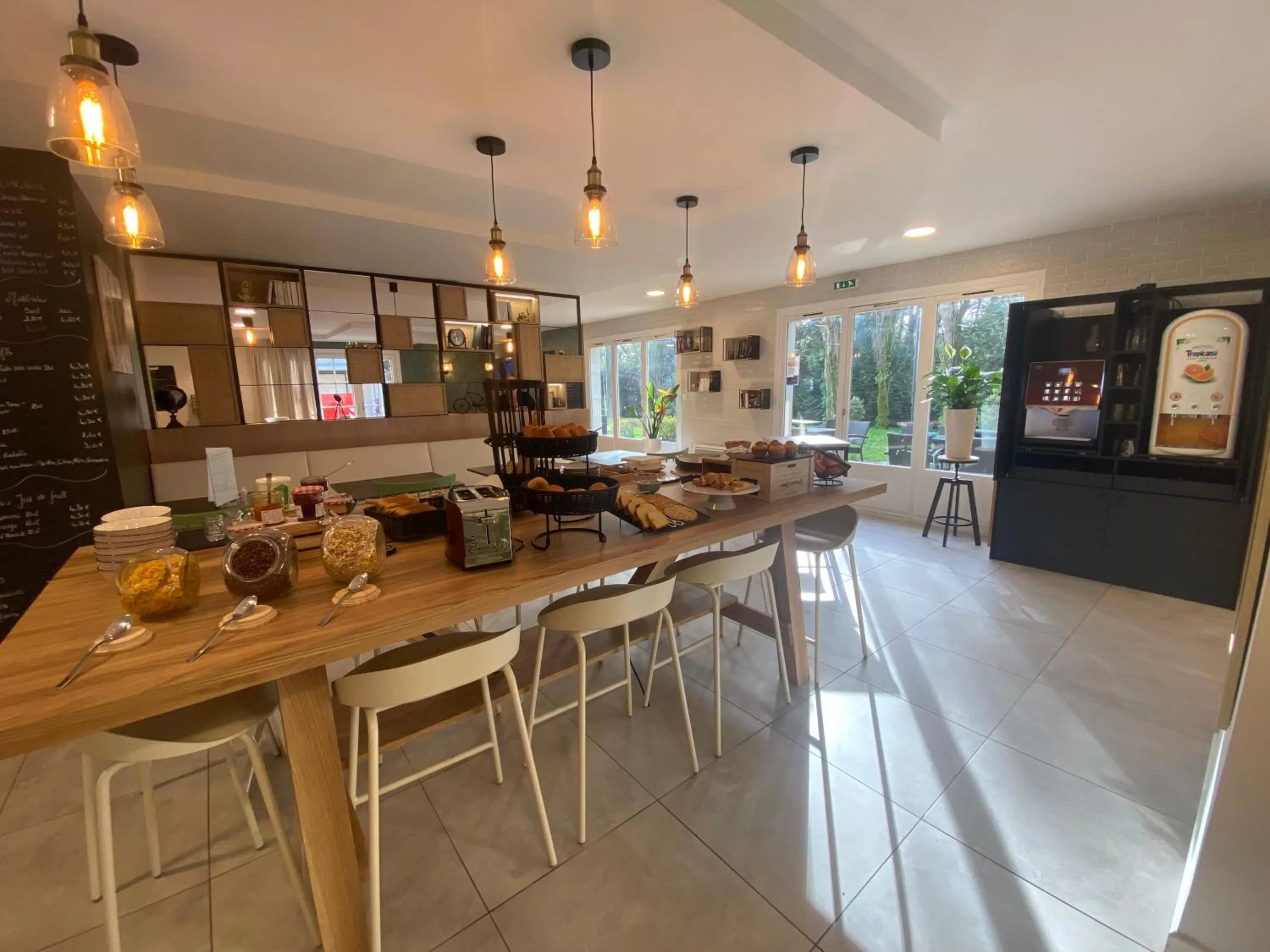 Breakfast in Campanile Nantes ~ Rezé Aéroport