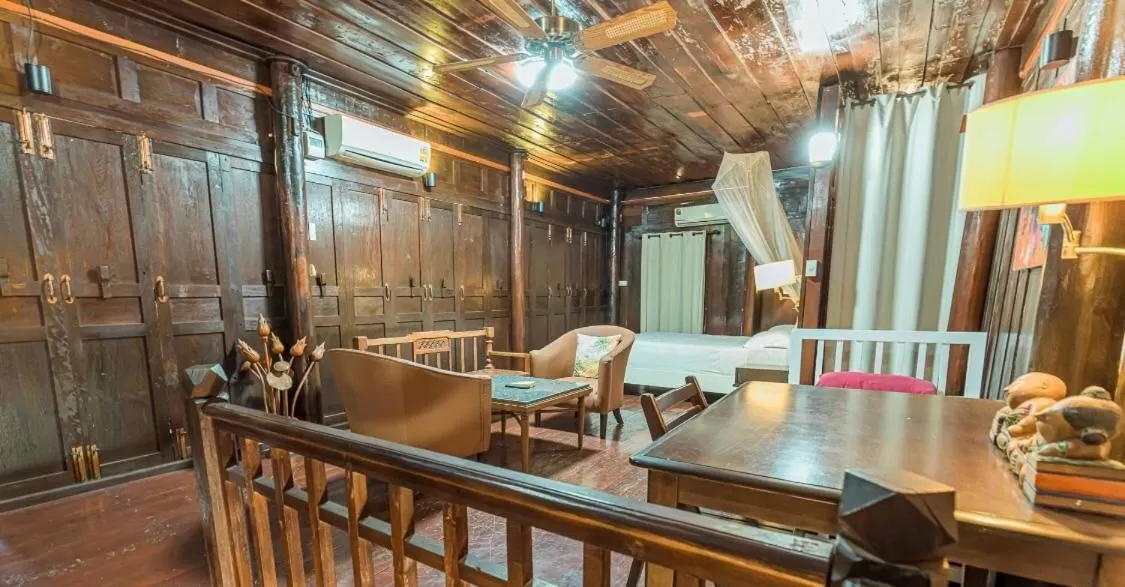 Restaurant/Places to Eat in MANDARIN LODGE by victor