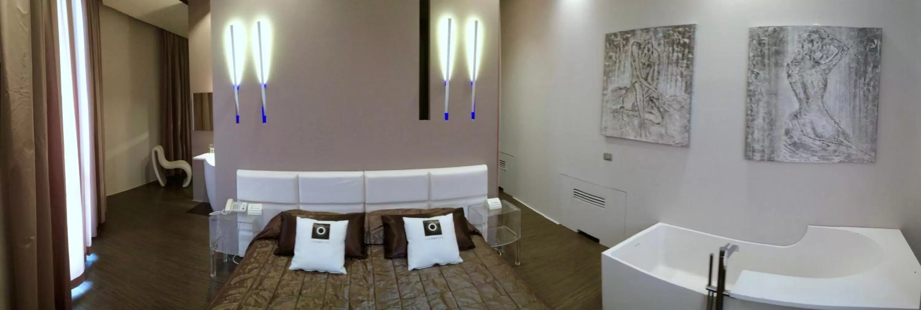 Photo of the whole room in Le Camp Suite & Spa