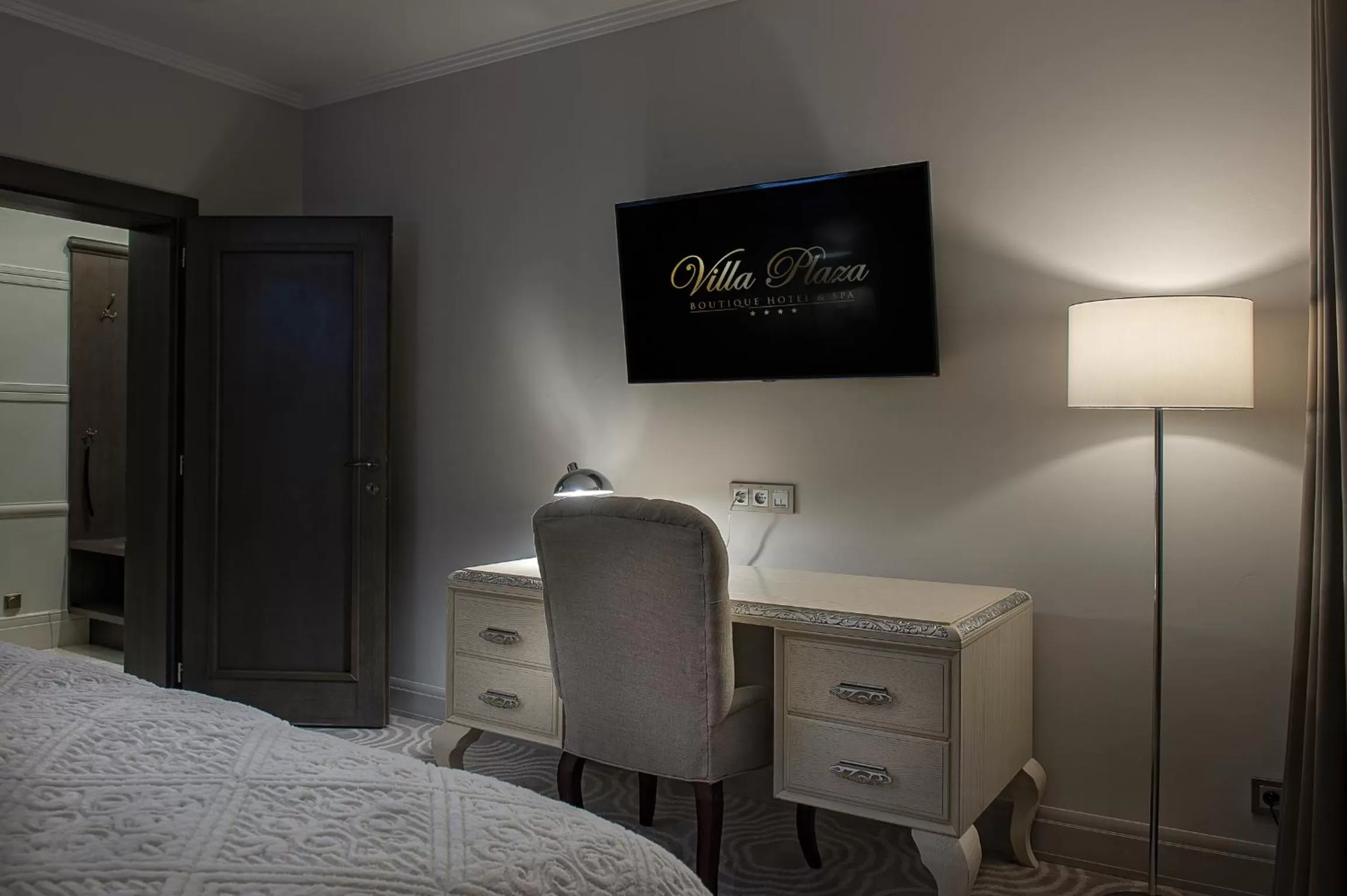 TV and multimedia, Bed in Villa Plaza Boutique Hotel & Spa