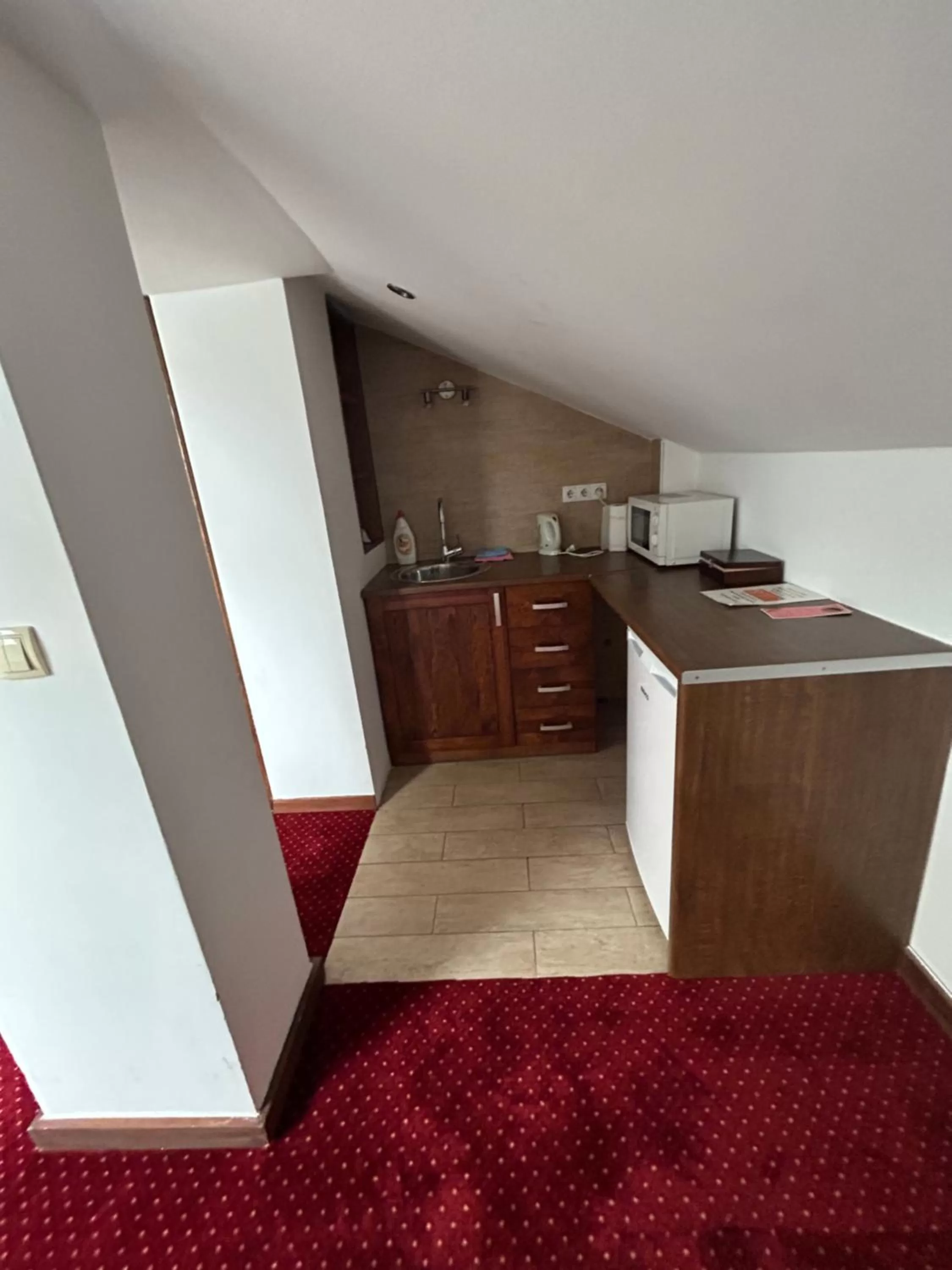 kitchen, Kitchen/Kitchenette in Garni Hotel Konak