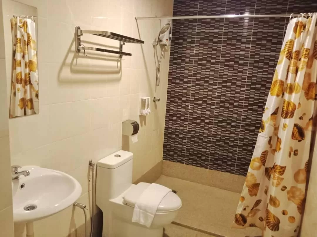 Bathroom in Merilton Hotel