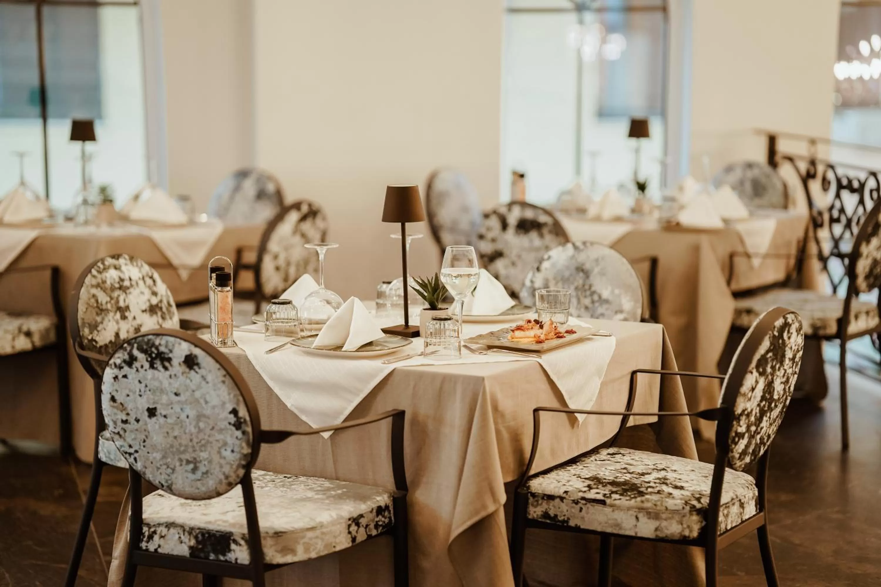 Restaurant/places to eat in Martiness Hotel Durres