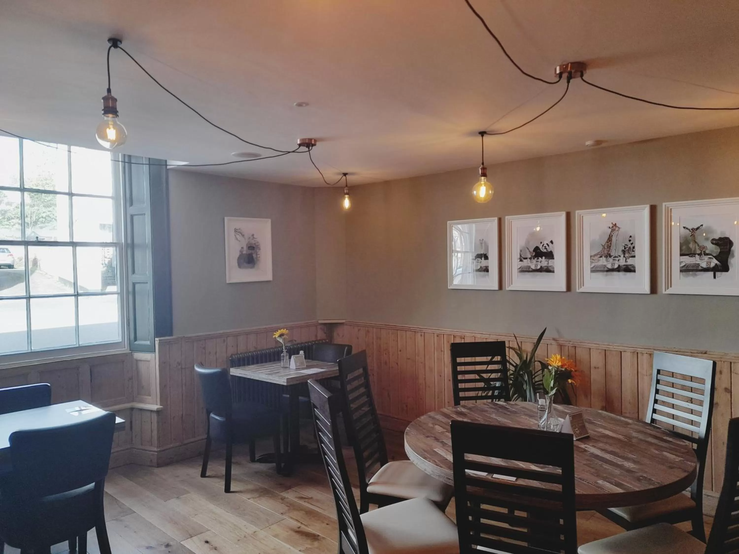 Restaurant/Places to Eat in The Olive Well