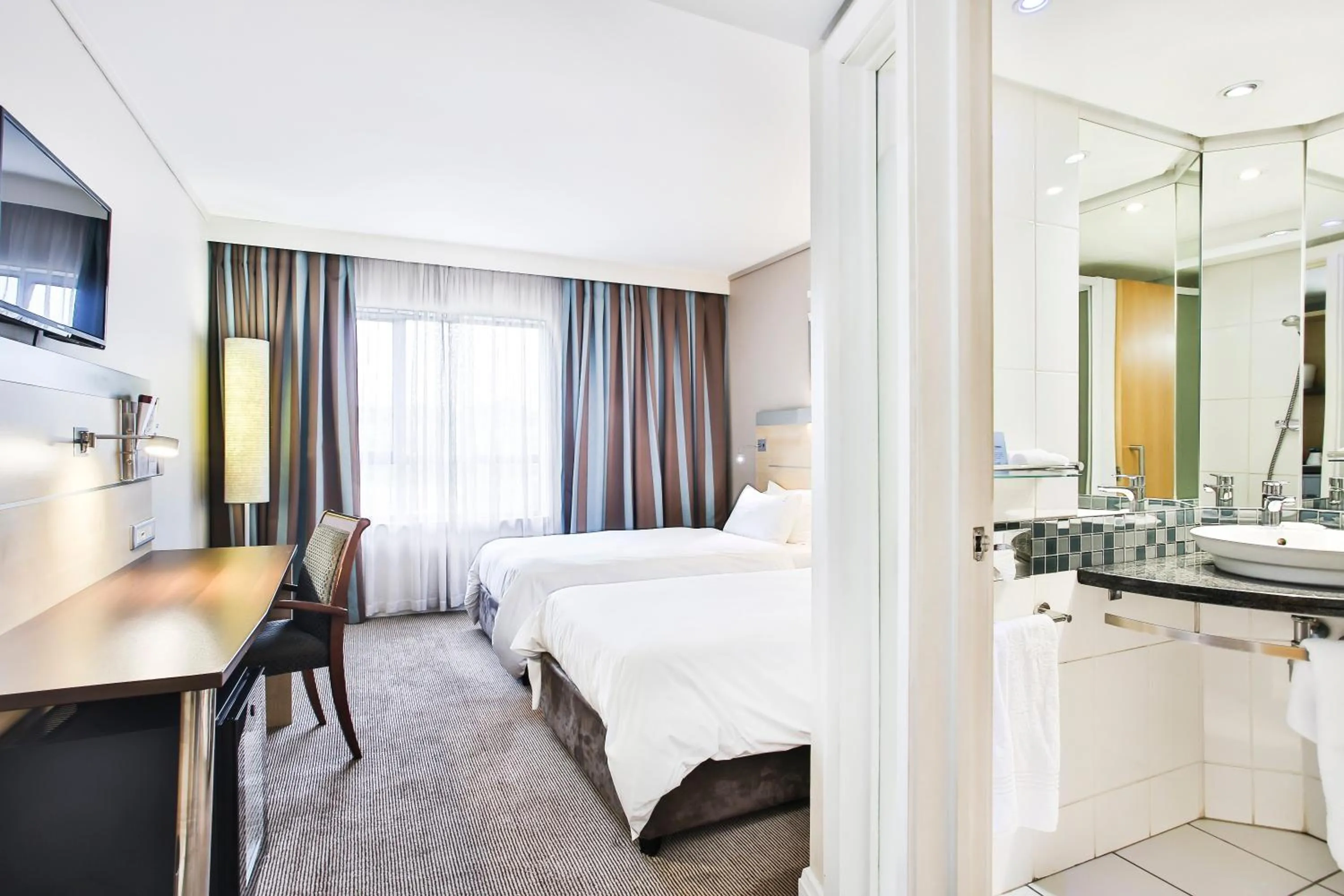 Photo of the whole room, Bed in Holiday Inn Express Sandton-Woodmead by IHG