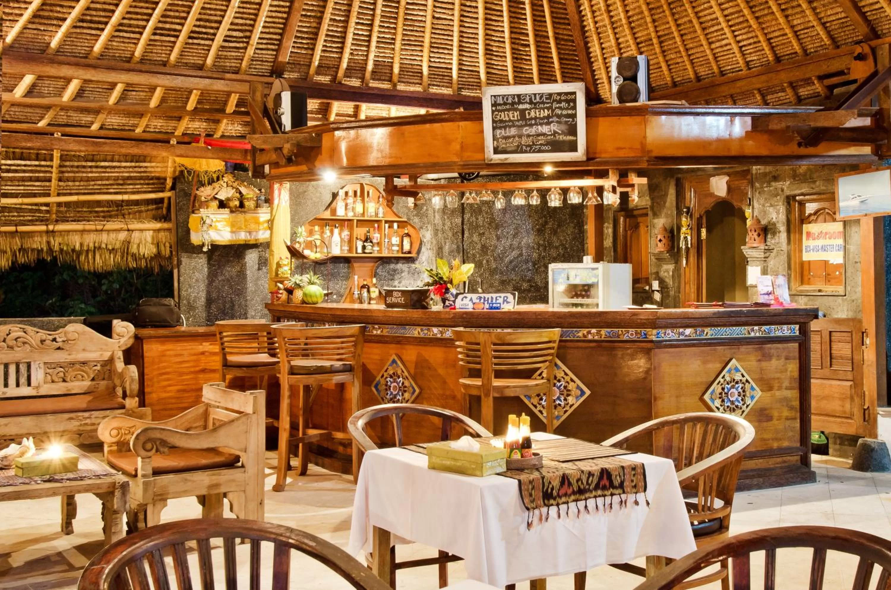 Restaurant/places to eat in Mushroom Beach Bungalows