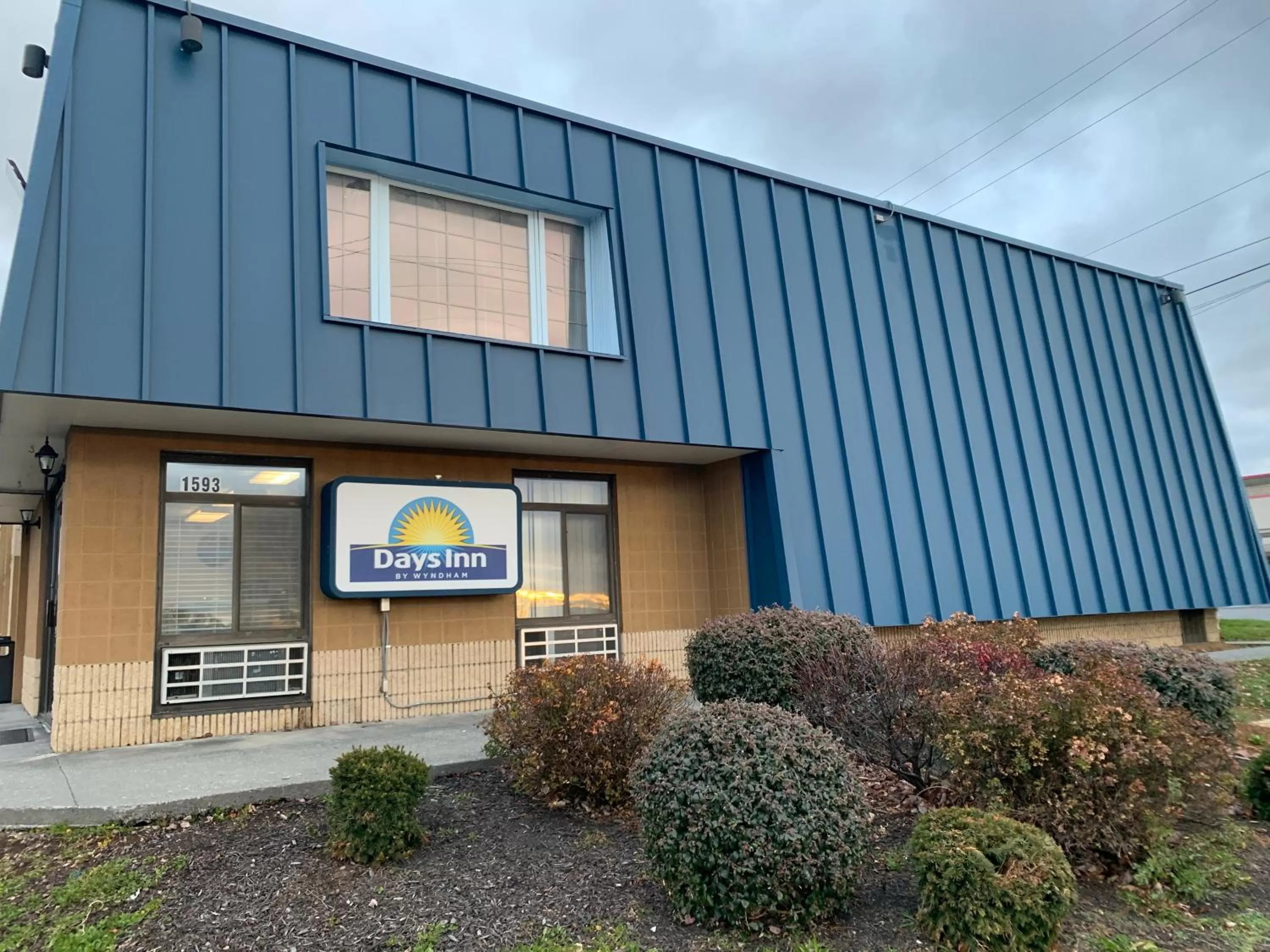 Property logo or sign in Days Inn by Wyndham Winchester