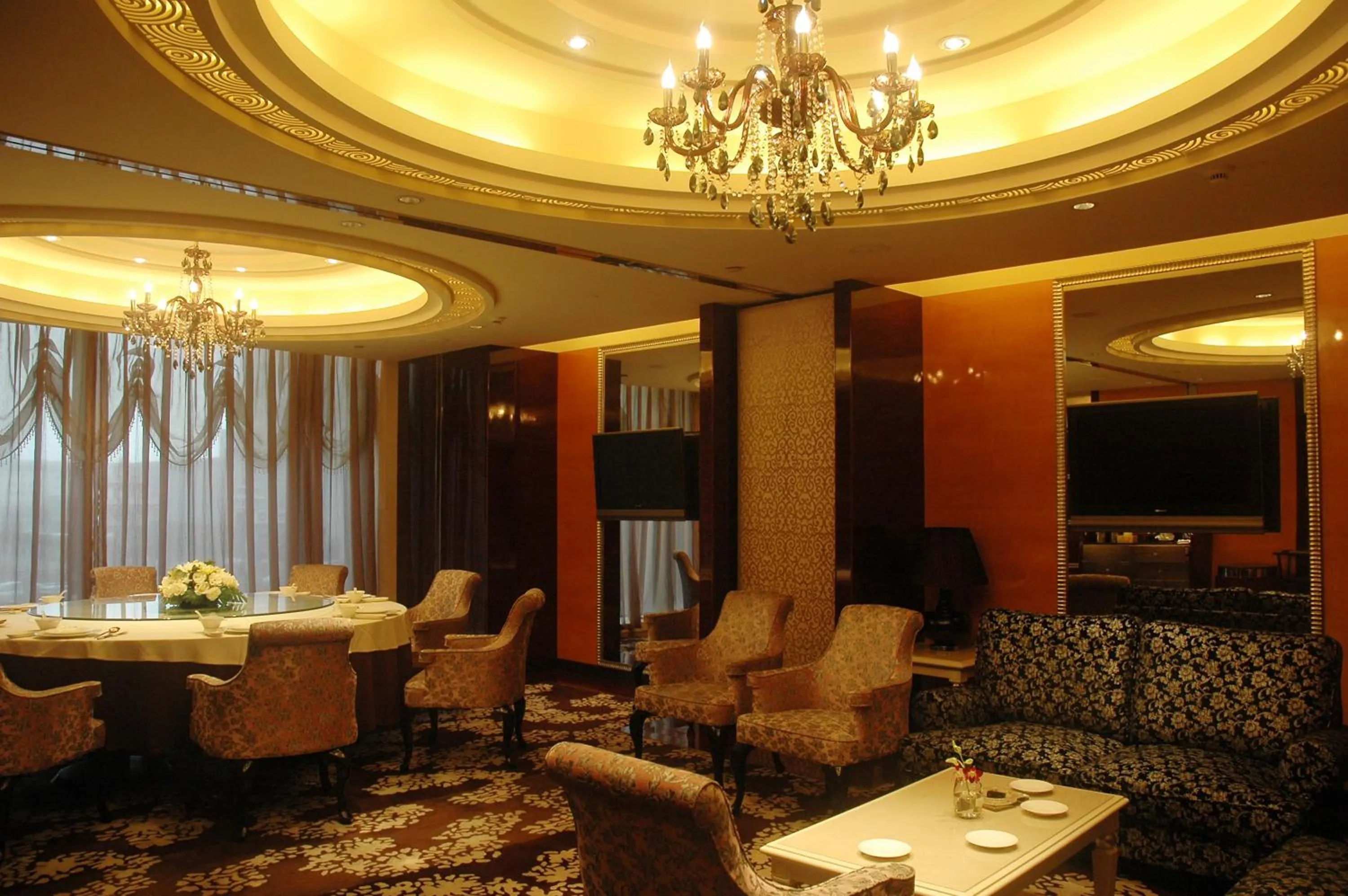Restaurant/places to eat in Wealthy All Suite Hotel Suzhou