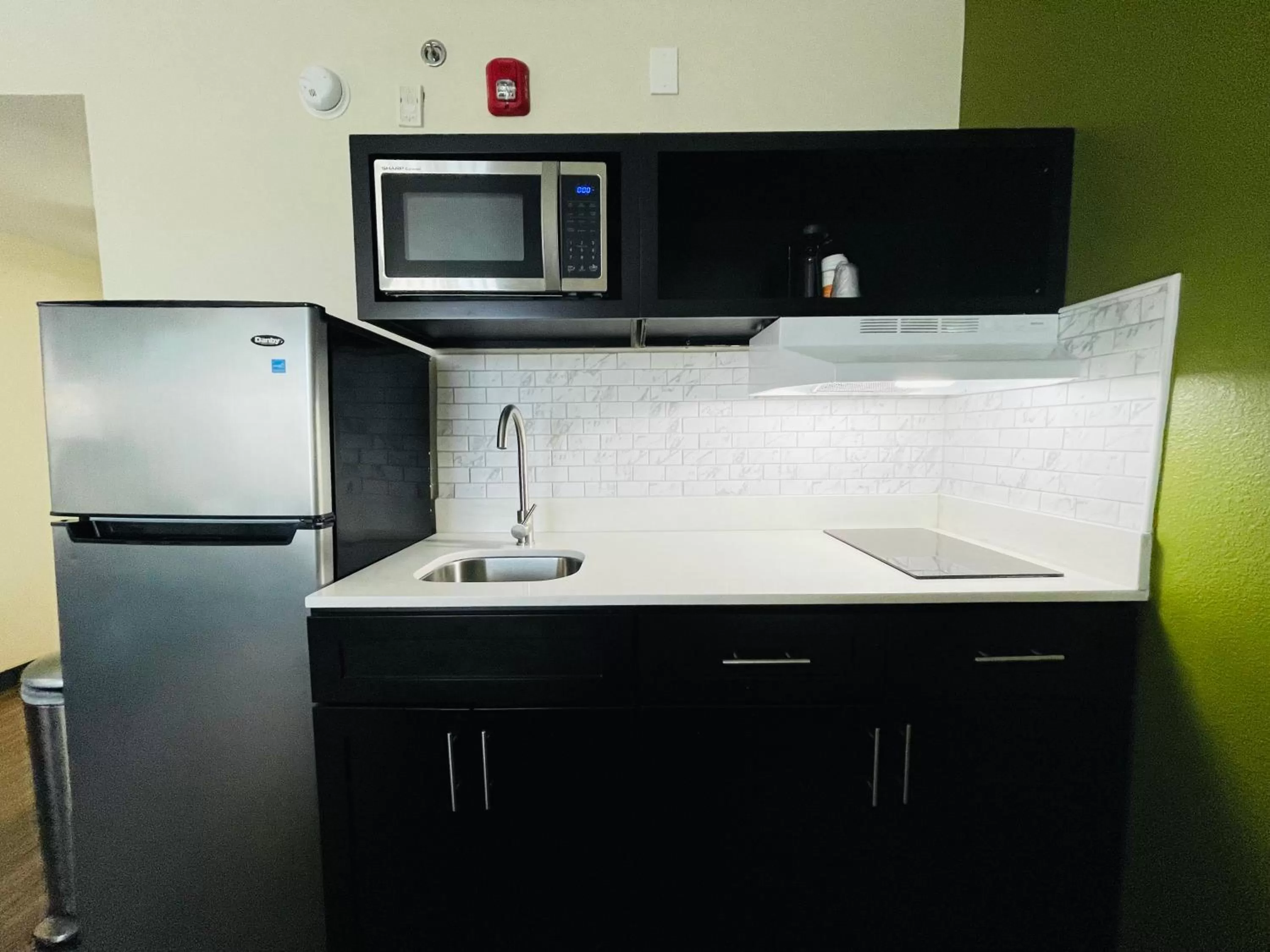 Kitchen or kitchenette in Quality Inn & Suites Lake Charles South