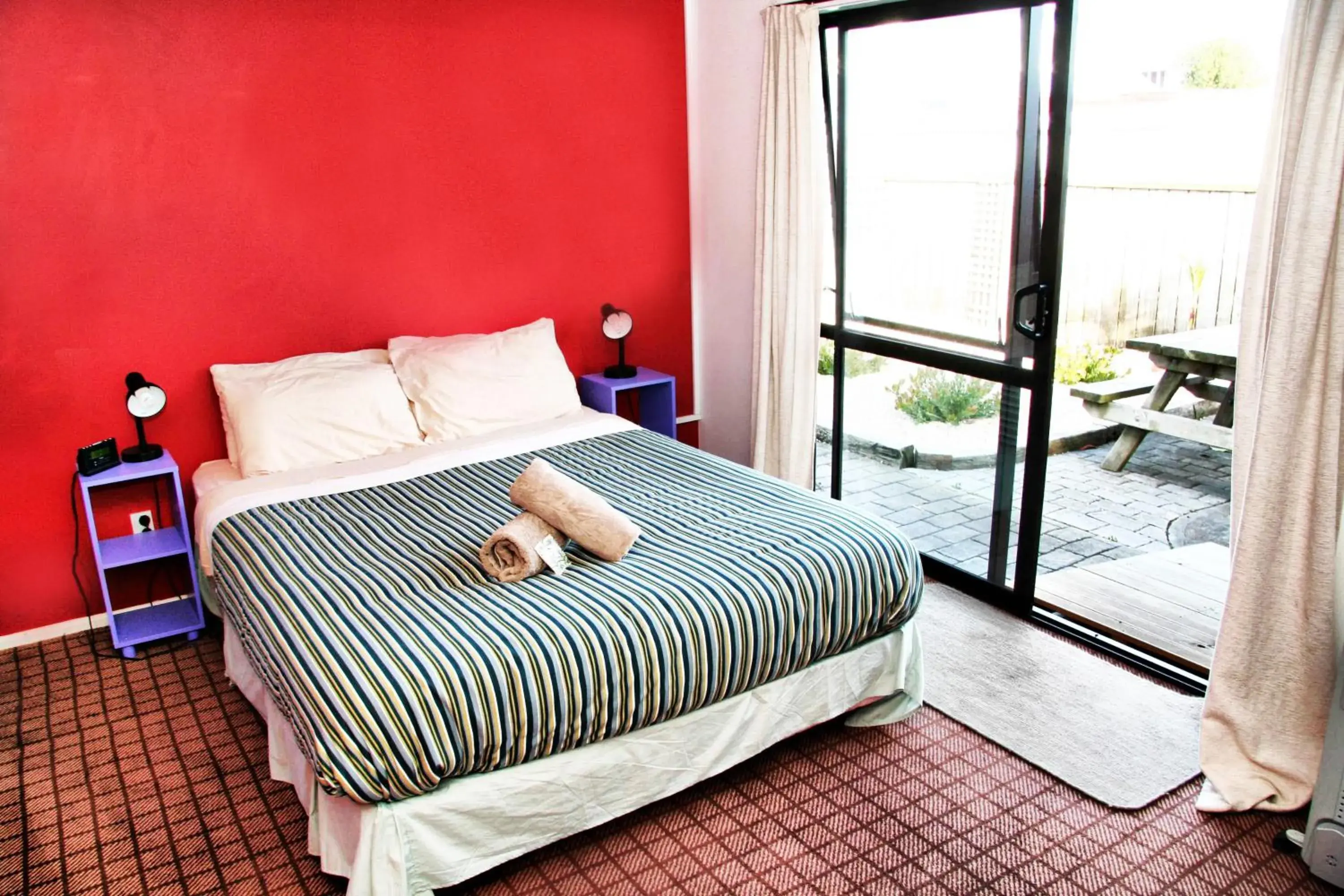 Queen Room with Private Bathroom in Tasman Bay Backpackers Queen Room with Private Bathroom in Tasman Bay Backpackers