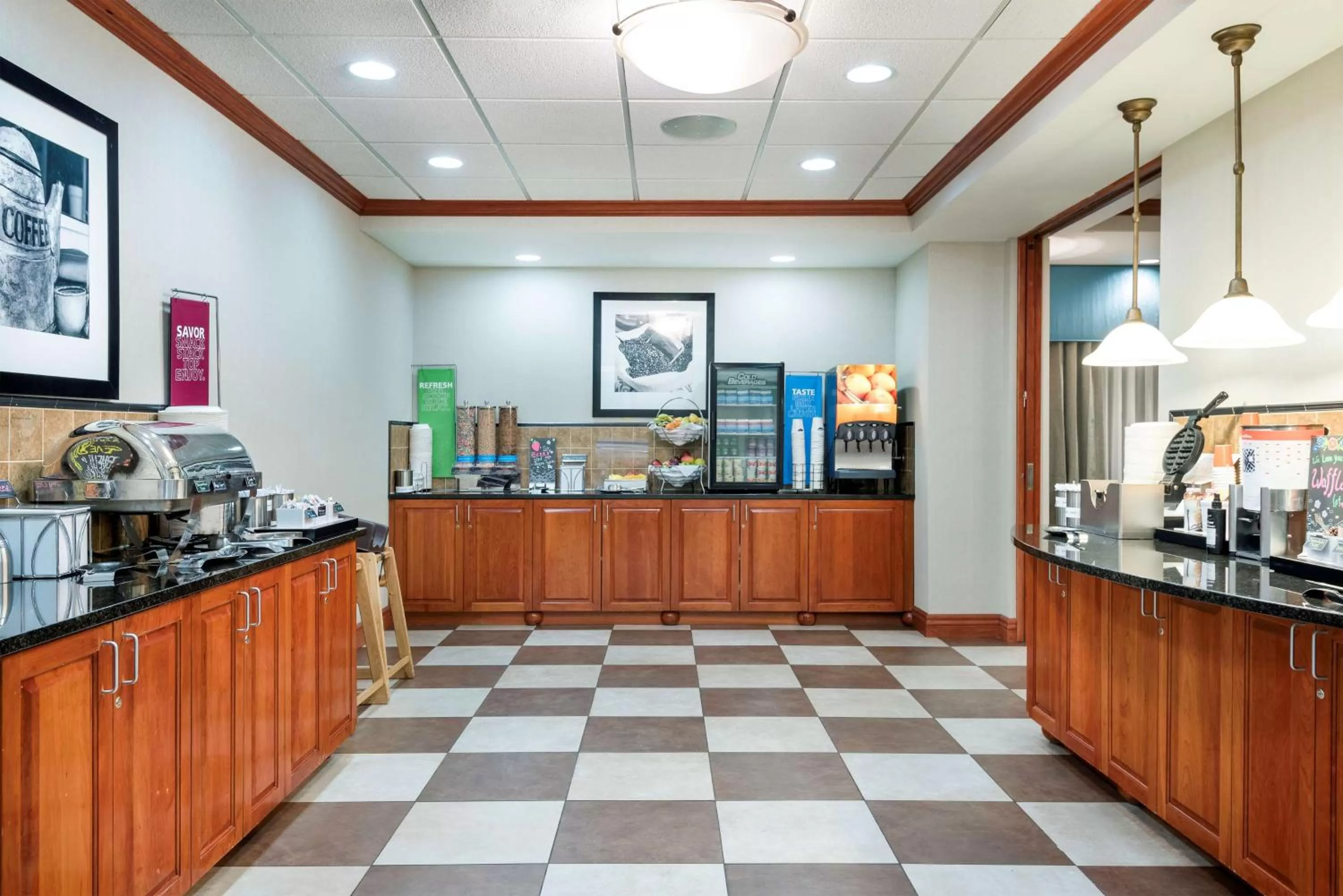 Dining area in Hampton Inn Bellevue