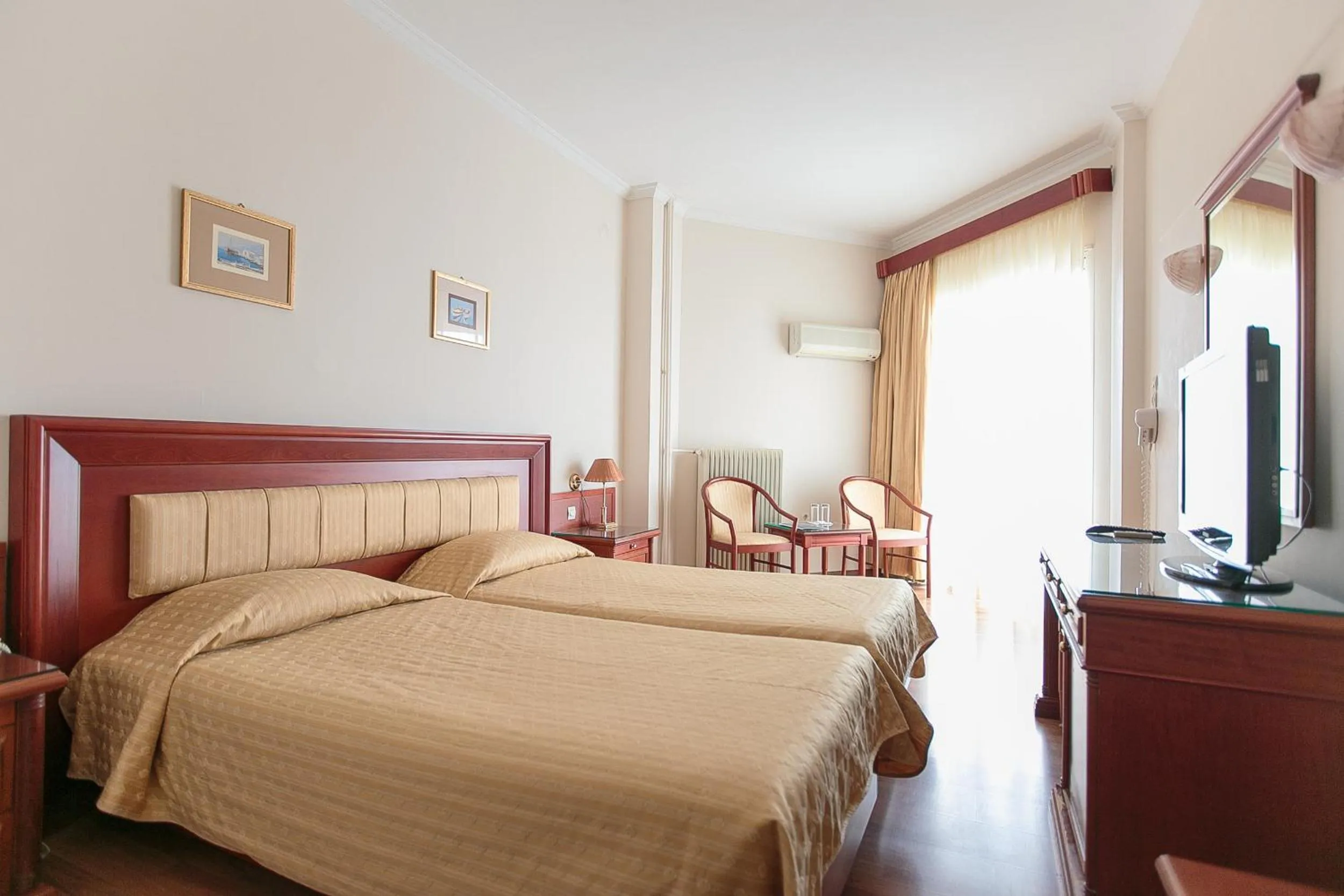 Bed in Tzaki hotel & restaurant Patras