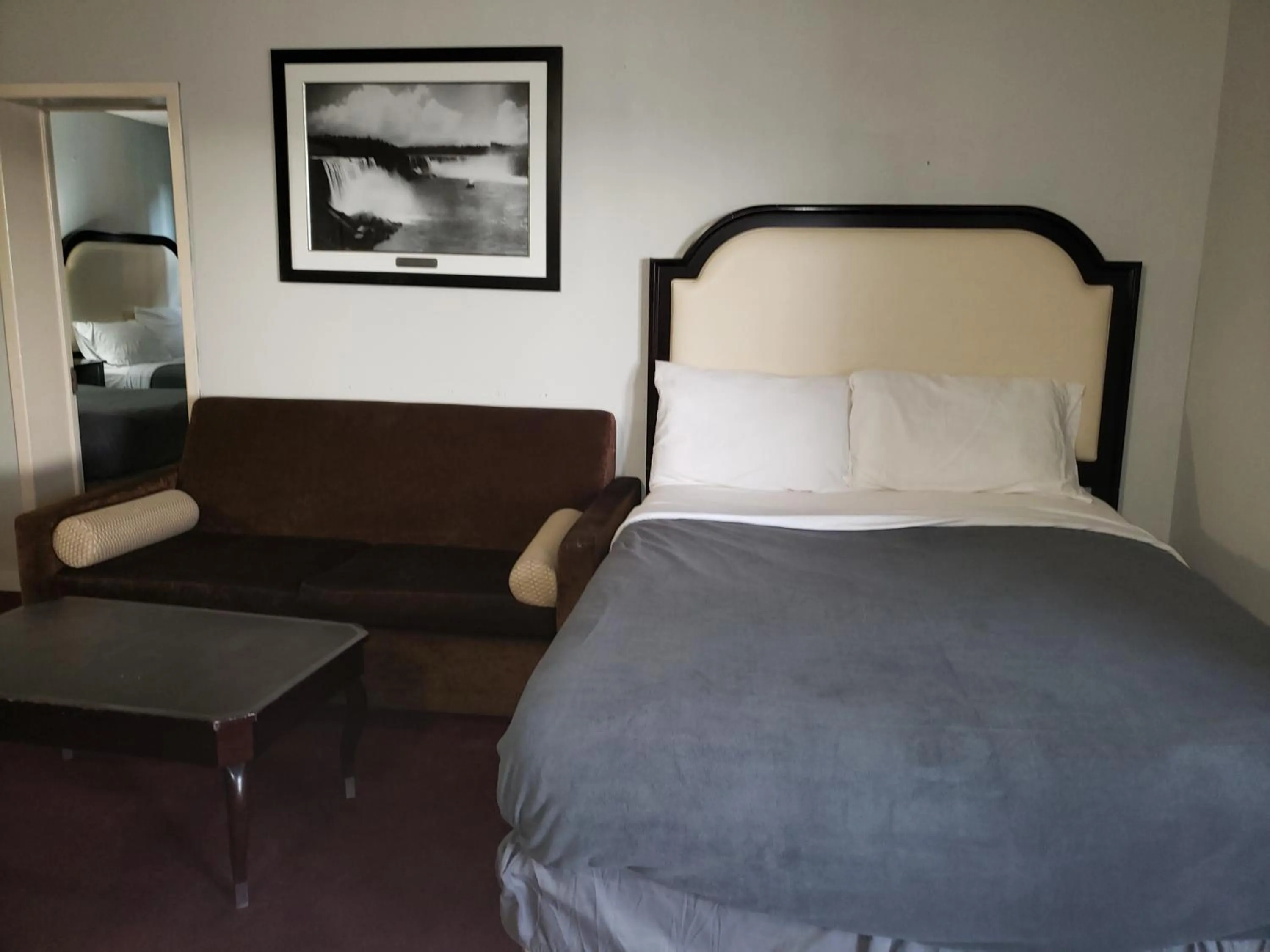 Niagara Falls Courtside Inn