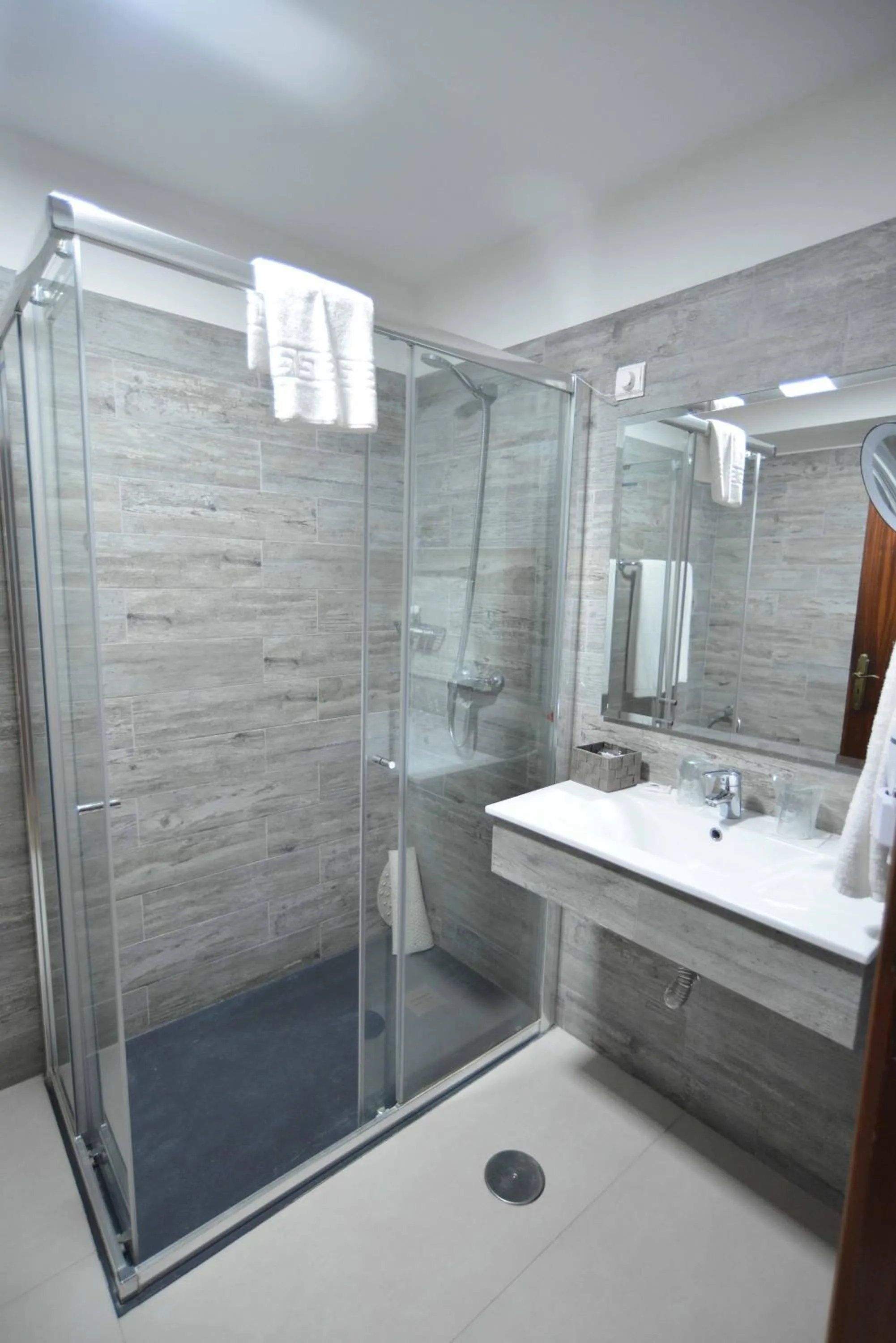 Shower in Hotel Salgueiro