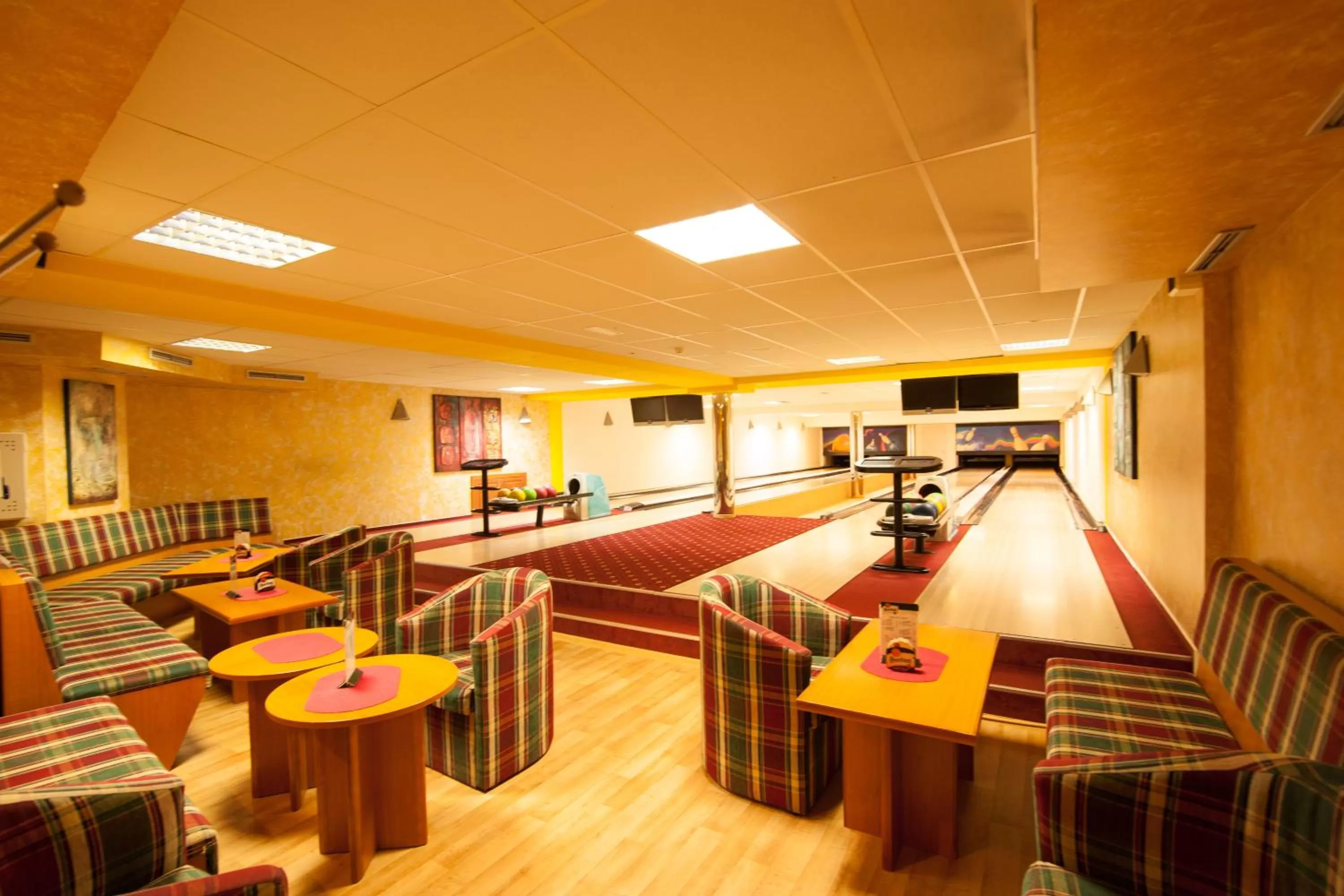 Bowling in Sport-V-Hotel