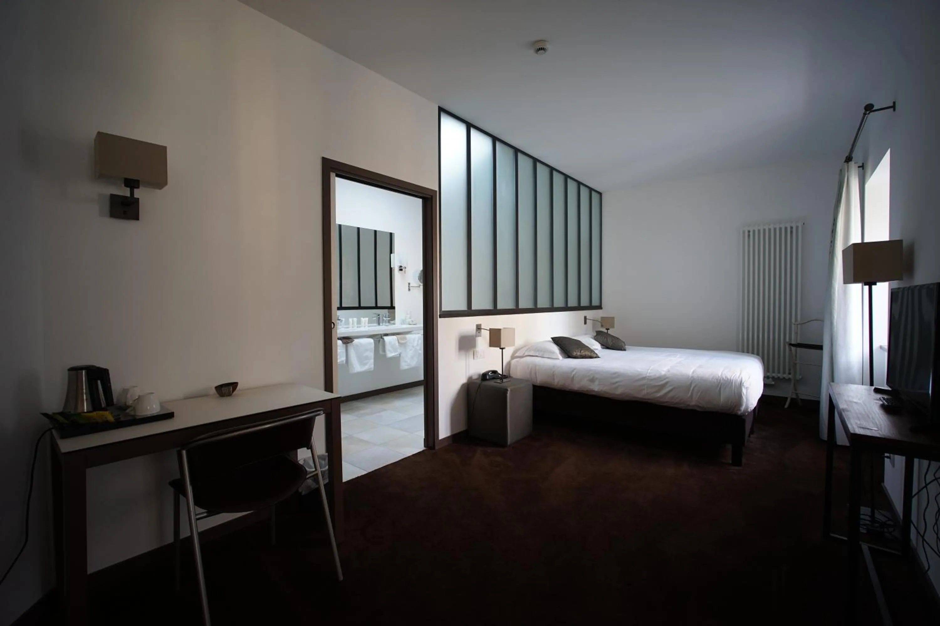 Photo of the whole room in Clos de Vallombreuse, The Originals Relais