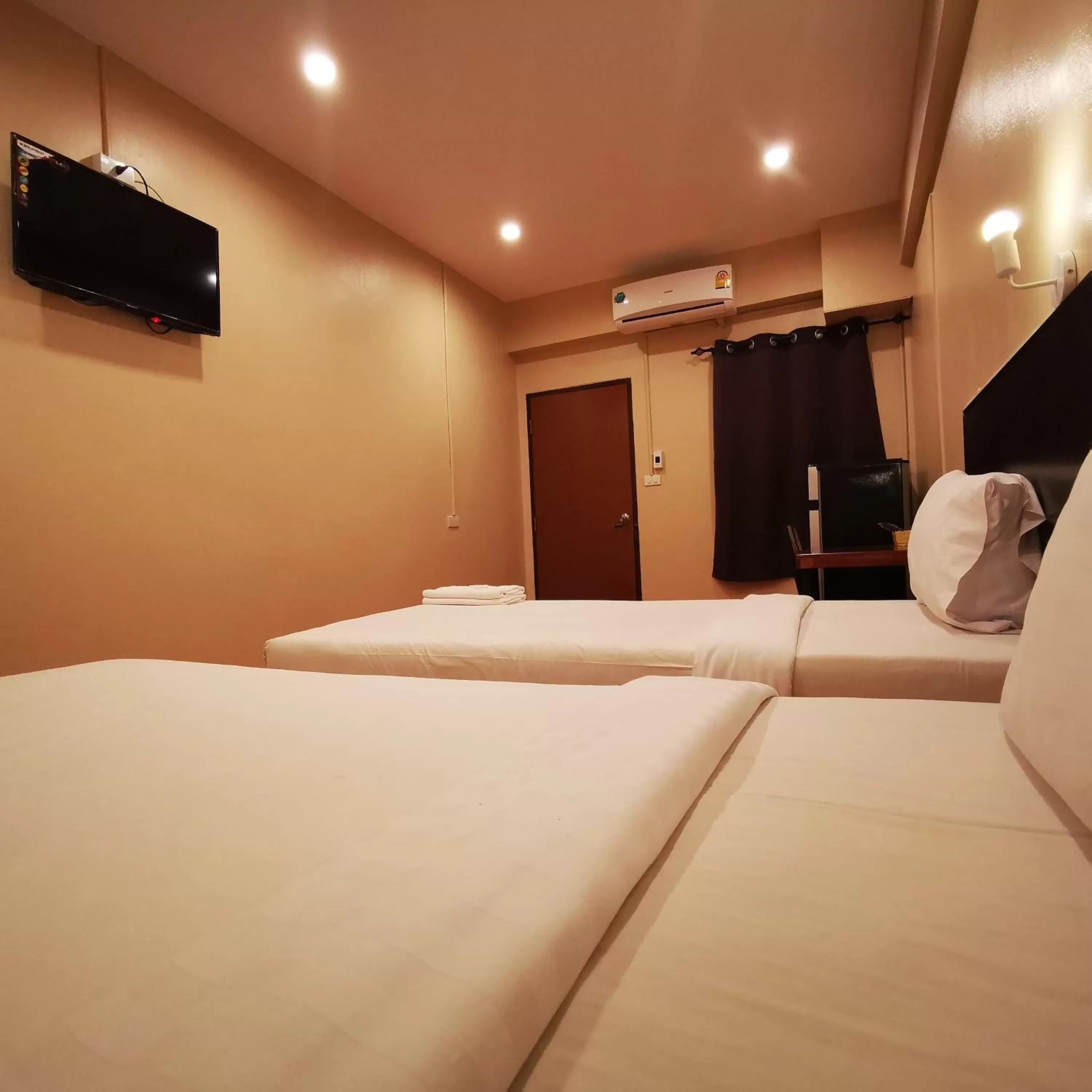 Bed in KKinn South Pattaya