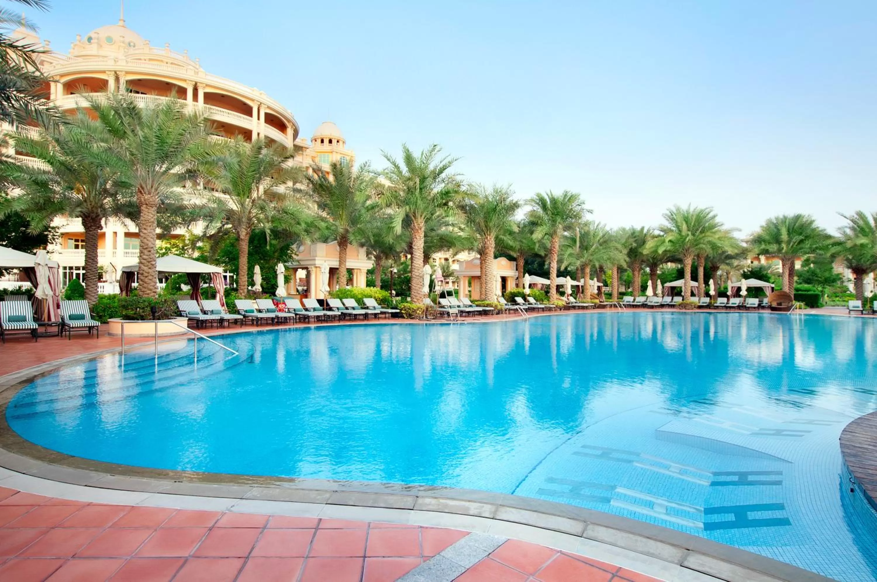 Swimming pool in Kempinski Hotel Palm Jumeirah